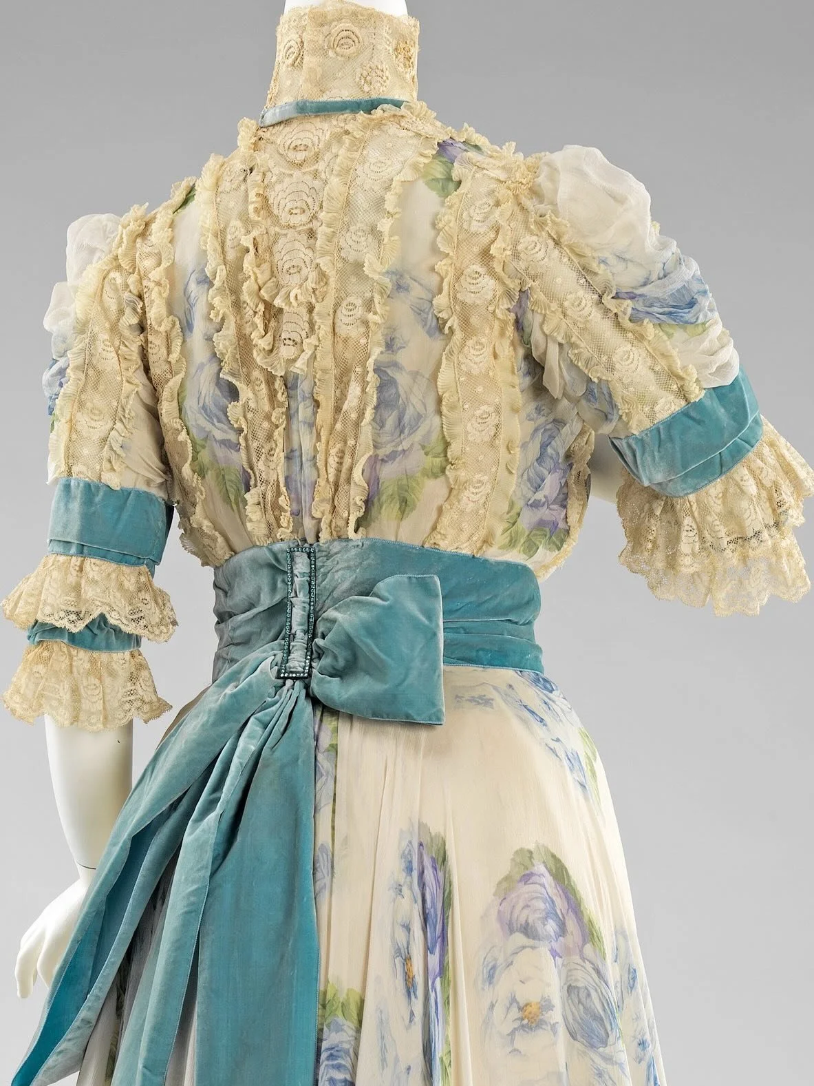 🩵 &ldquo;The House of Doucet began as a family business, specializing in women&rsquo;s lingerie and laces, as well as articles of clothing for men. Founded in 1817, the company rose to fame under the hand of Jacques. The house was known for its luxu