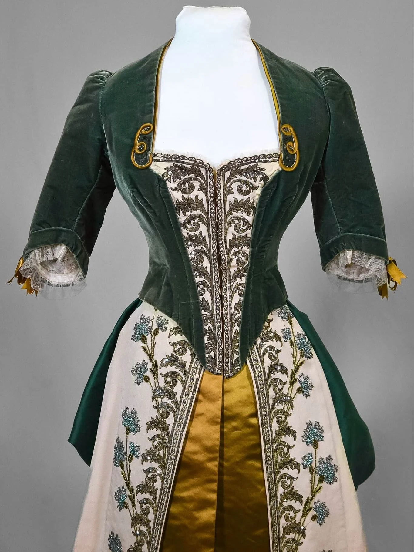 💚 &ldquo;This 1880 emerald green House of Worth gown belonged to the Morgan family and was most likely worn by Carolyn Fellowes Morgan (1832-1914) or one of her daughters. Carolyn married the prominent banker David Pierce Morgan (1831-1886), and the