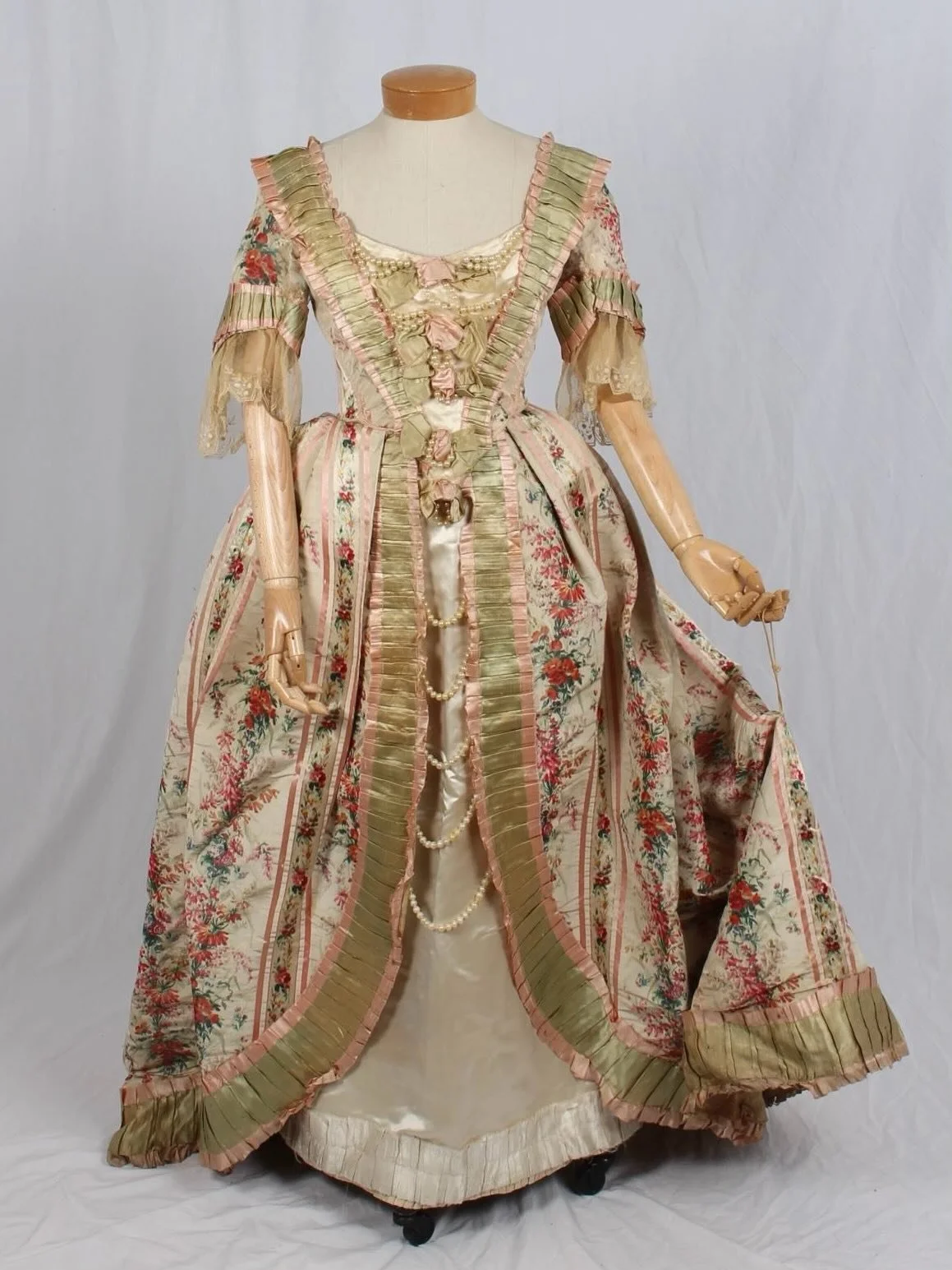 💐 &ldquo;In 1855, Mary Anne Fort (1803&mdash;1870) wore this gown to a Fancy Dress ball at the Tuileries Palace in Paris. The year prior, she had left Richmond [VA] and moved to Paris with her husband, John Y. Mason, who was stationed in France as t