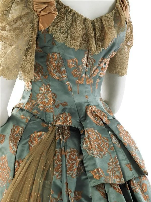 💙 &ldquo;Otherwise formulaic in its classic mid-1880s silhouette and detail, this gown is distinctive in the bold contrast of its brocaded floral and solid background color. The hydrangea motif was also used by Worth in a more traditional scheme of 
