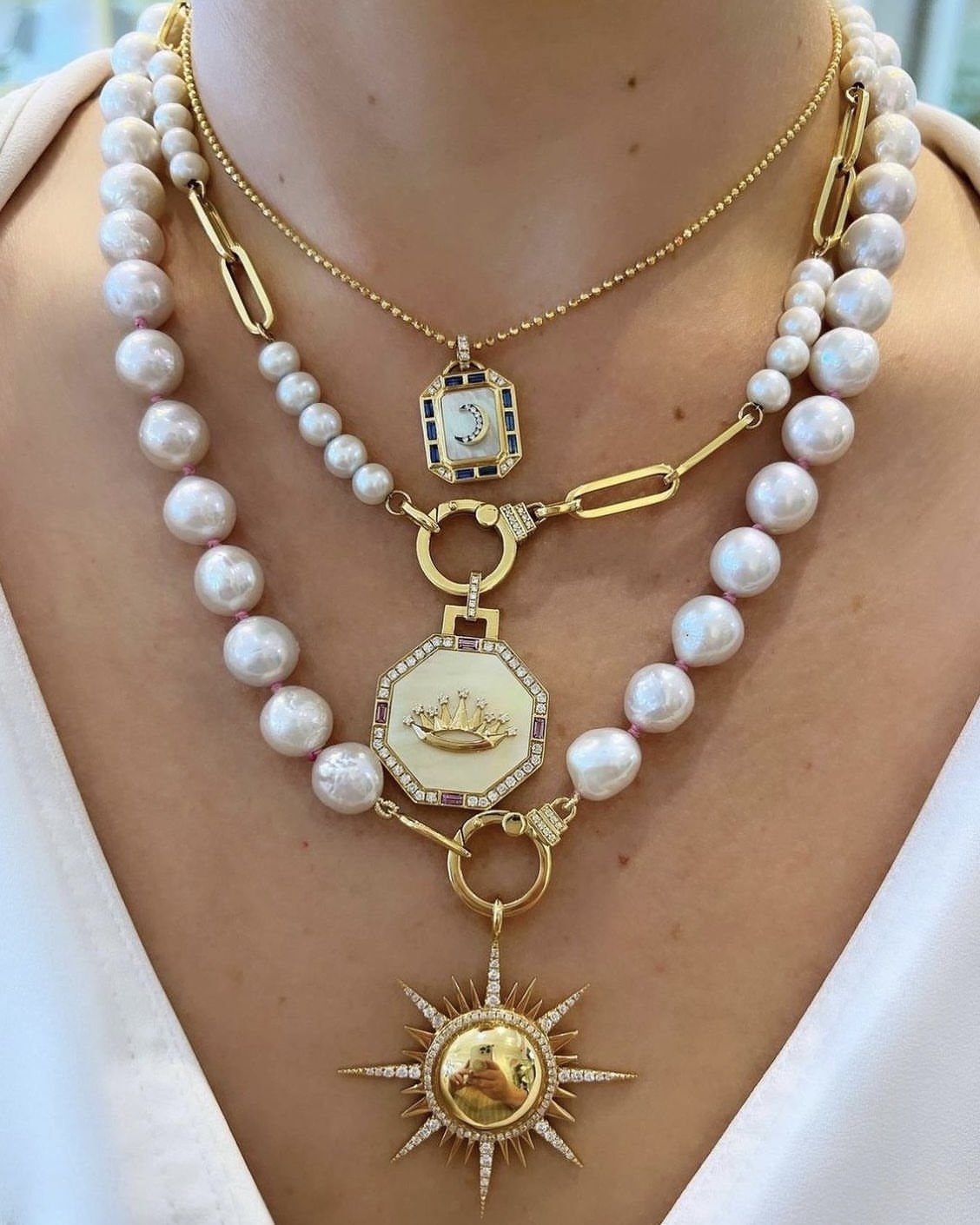 One of a kind pieces from @sorellinajewelry.

 #goldjewelry #privaterareregal #instajewelry