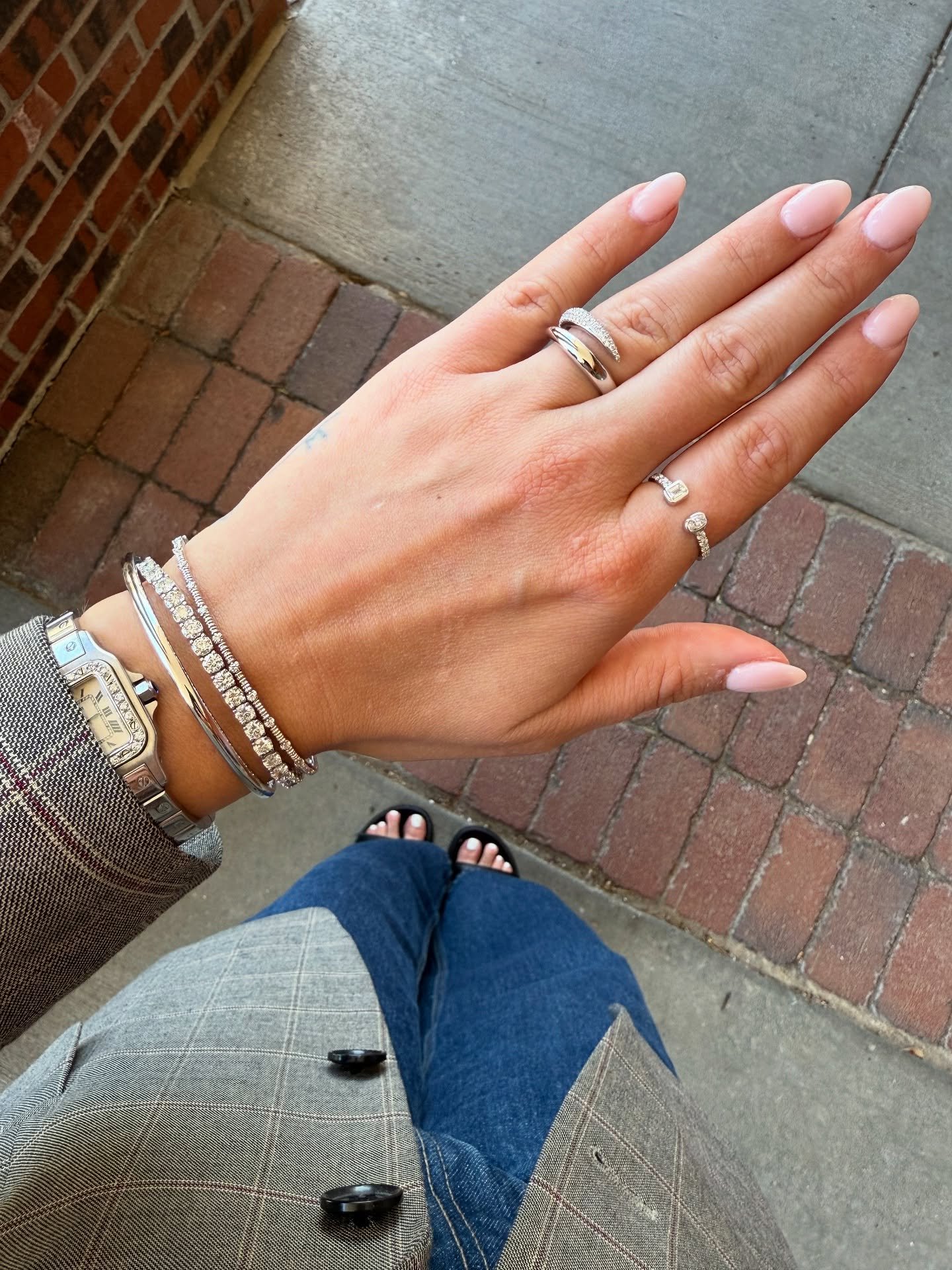 white gold styling 💫🤍

#vanbrockjewels #finejewelry #shoplocal #goldjewelry #jewelry #kcmo #kansascity #instajewelry #jewelryaddict #jewelrylover #jewelry #ring #diamonds #diamondring #diamondringgoals #ringoftheday #ringgoals #diamondrings #privat