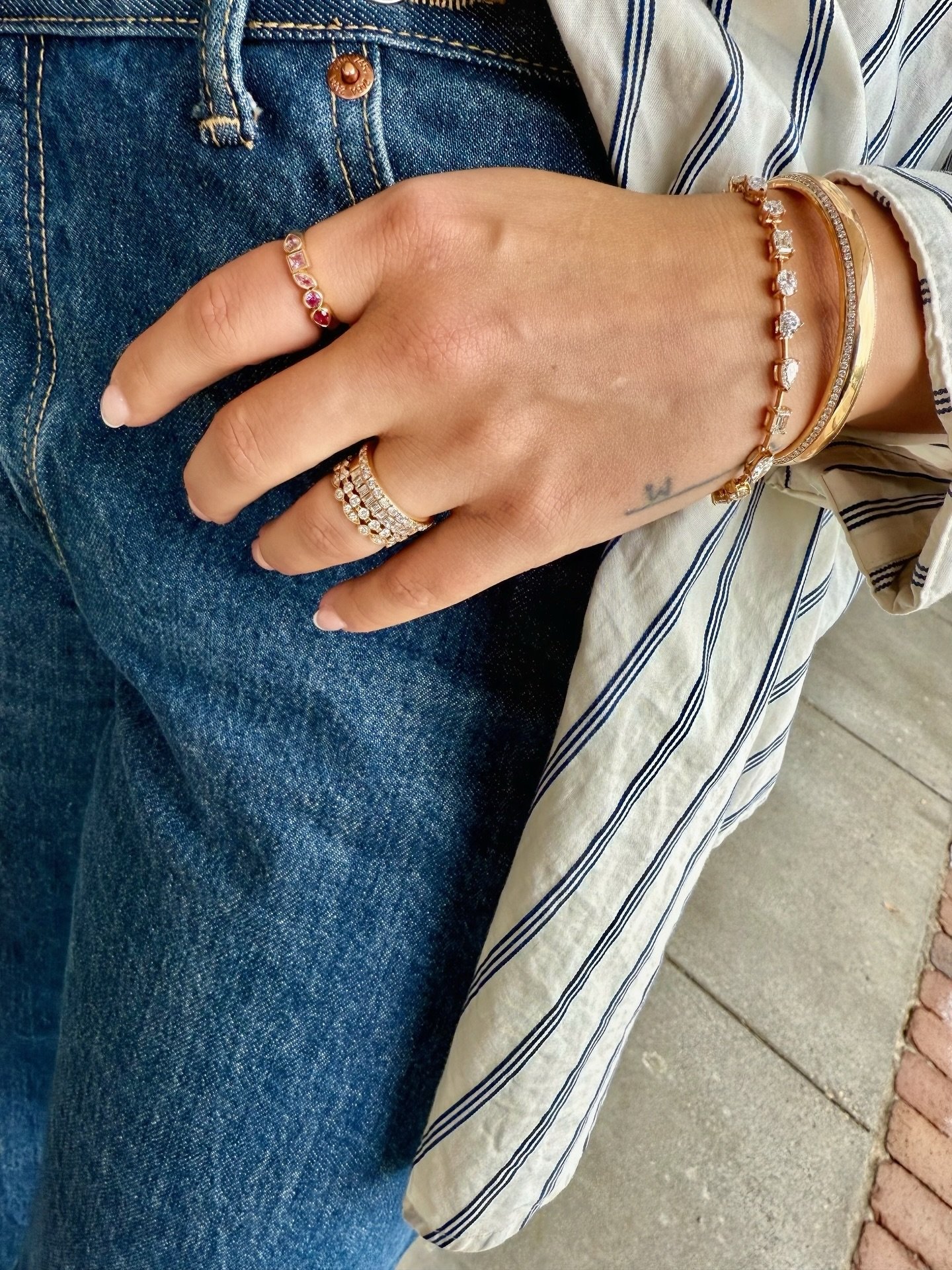 we&rsquo;re loving this rose gold jewelry styling 😍

#vanbrockjewels #rosegold #rosegoldjewelry #rosegoldrings #ringstack #ringstacking  #finejewelry #shoplocal #goldjewelry #jewelry #kcmo #kansascity #instajewelry #jewelryaddict #jewelrylover #jewe