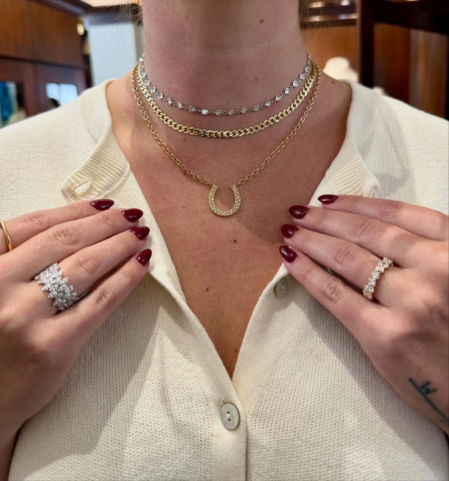 this is your reminder to mix your metals! ✨

#vanbrockjewels #finejewelry #shoplocal #goldjewelry #jewelry #kcmo #kansascity #instajewelry #jewelryaddict #jewelrylover #jewelry #necklace #necklaces #diamondnecklaceset #necklaceoftheday #necklacelover
