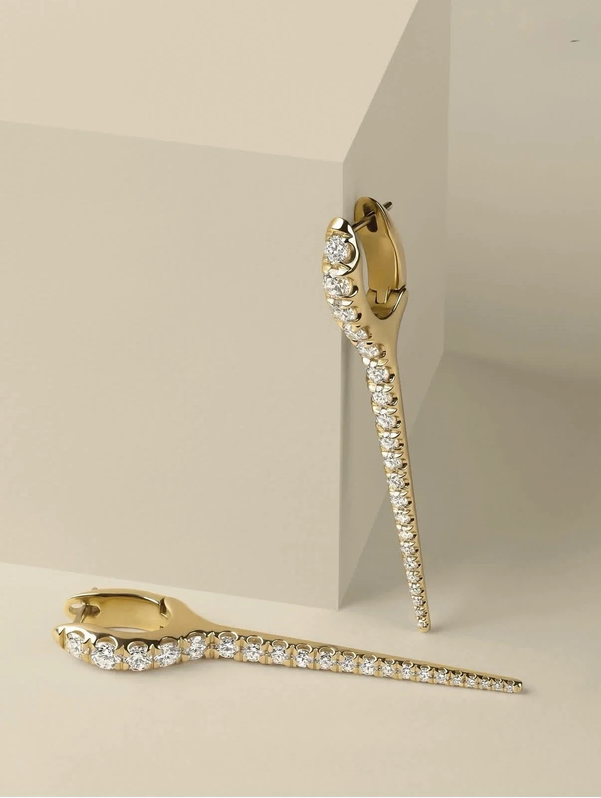 the @melissakayejewelry lola needle earrings are a wishlist must-have! 

#vanbrockjewels #finejewelry #shoplocal #goldjewelry #jewelry #kcmo #kansascity #instajewelry #jewelryaddict #jewelrylover #jewelry #earrings #earringstyle #privatejeweler #luxu