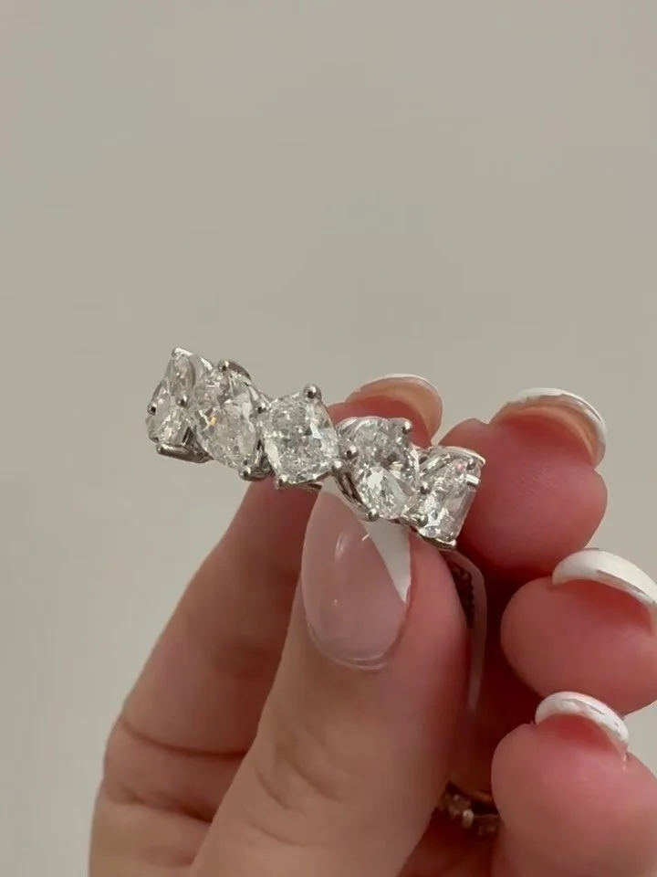 this stunning @normansilverman eternity band is currently in suite 💎😍✨

#vanbrockjewels #finejewelry #shoplocal #goldjewelry #jewelry #kcmo #kansascity #instajewelry #jewelryaddict #jewelrylover #jewelry #ring #diamonds #diamondring #diamondringgoa