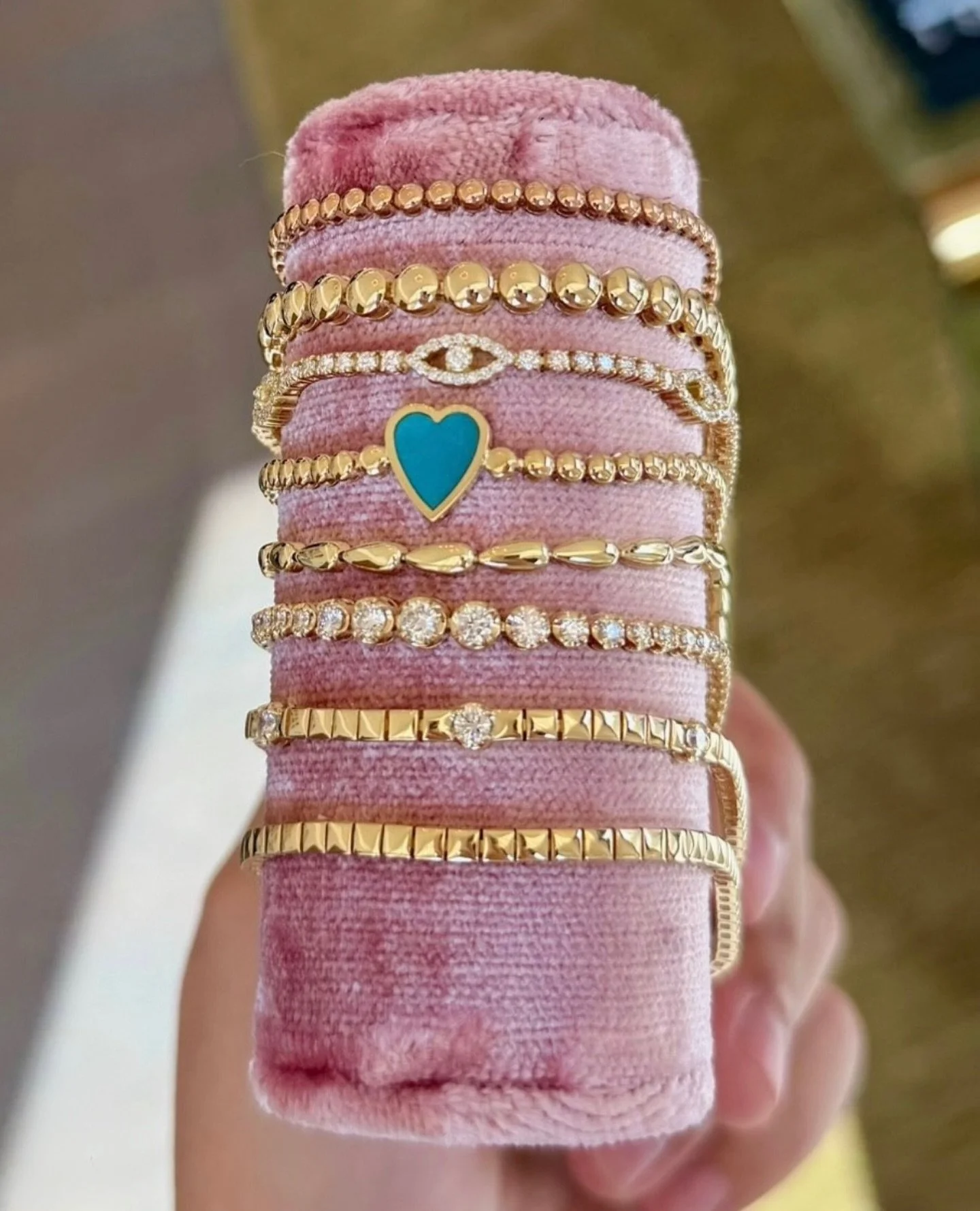 a @jenmeyerjewelry bracelet stack 😍✨

#vanbrockjewels #finejewelry #kcmo