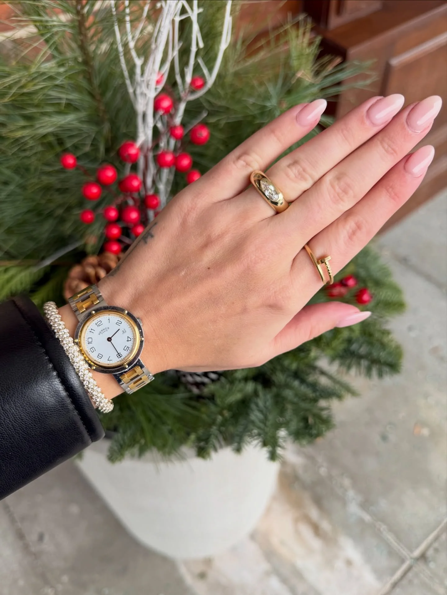 this @claudiamaejewelry nomad ring is one of our faves! 
paired with the @zydoitaly stretchy diamond bracelet 😍 

#vanbrockjewels #finejewelry #kansascitysmallbusiness