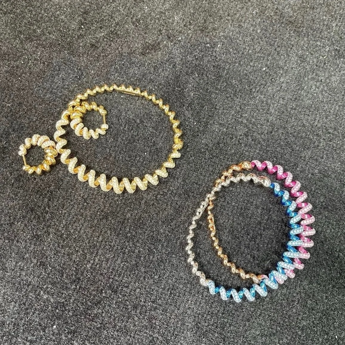 we have a @boochierofficial slinkee obsession 

#vanbrockjewels #boochier #finejewelry