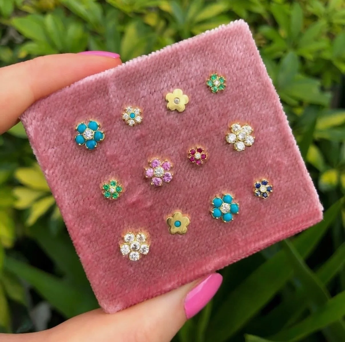 flowers that won&rsquo;t fade 🩵🌸

#vanbrockjewels #finejewelry #jennifermeyer