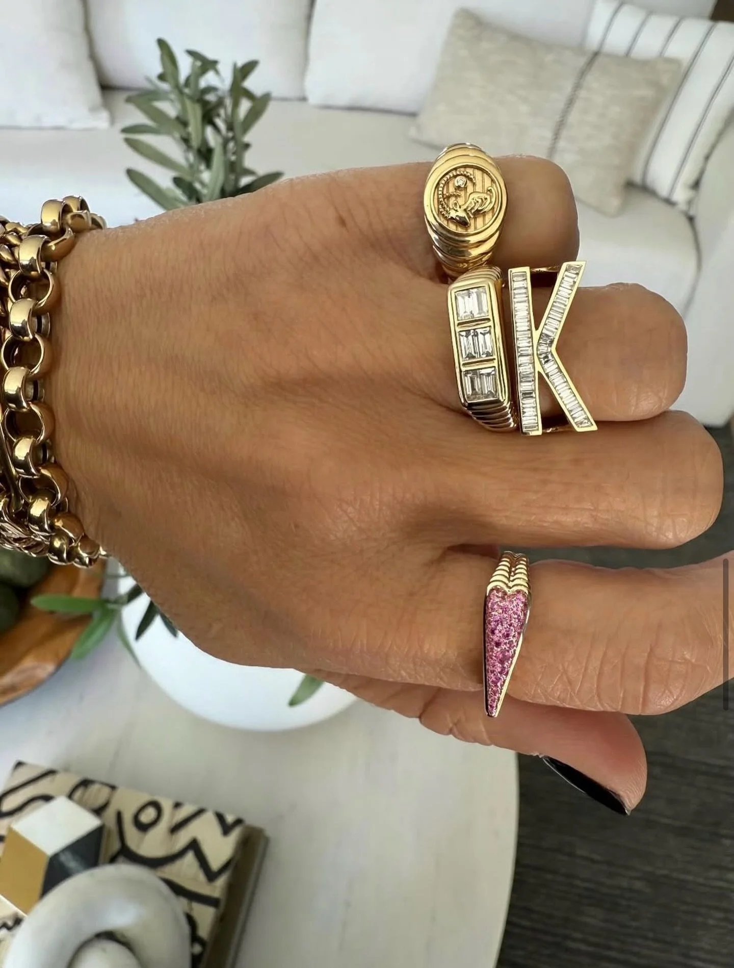 jewelry of the day by @helenarosedesigns 🩷

#vanbrockjewels #finejewelry #helenarosedesigns #diamonds #kansascity