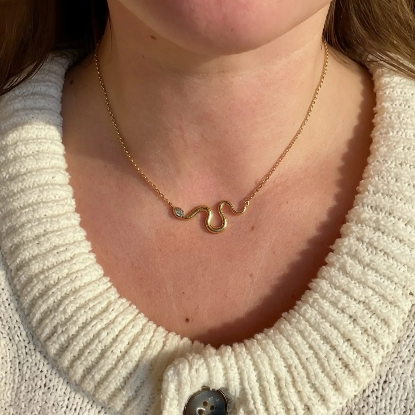 all handcrafted by female artisans from communities in need here is another stunning piece from @lateliernawbar; the BOA 18kt. diamond necklace 🐍✨

#vanbrockjewels #finejewelry #lateliernawbar #necklace #kansascity