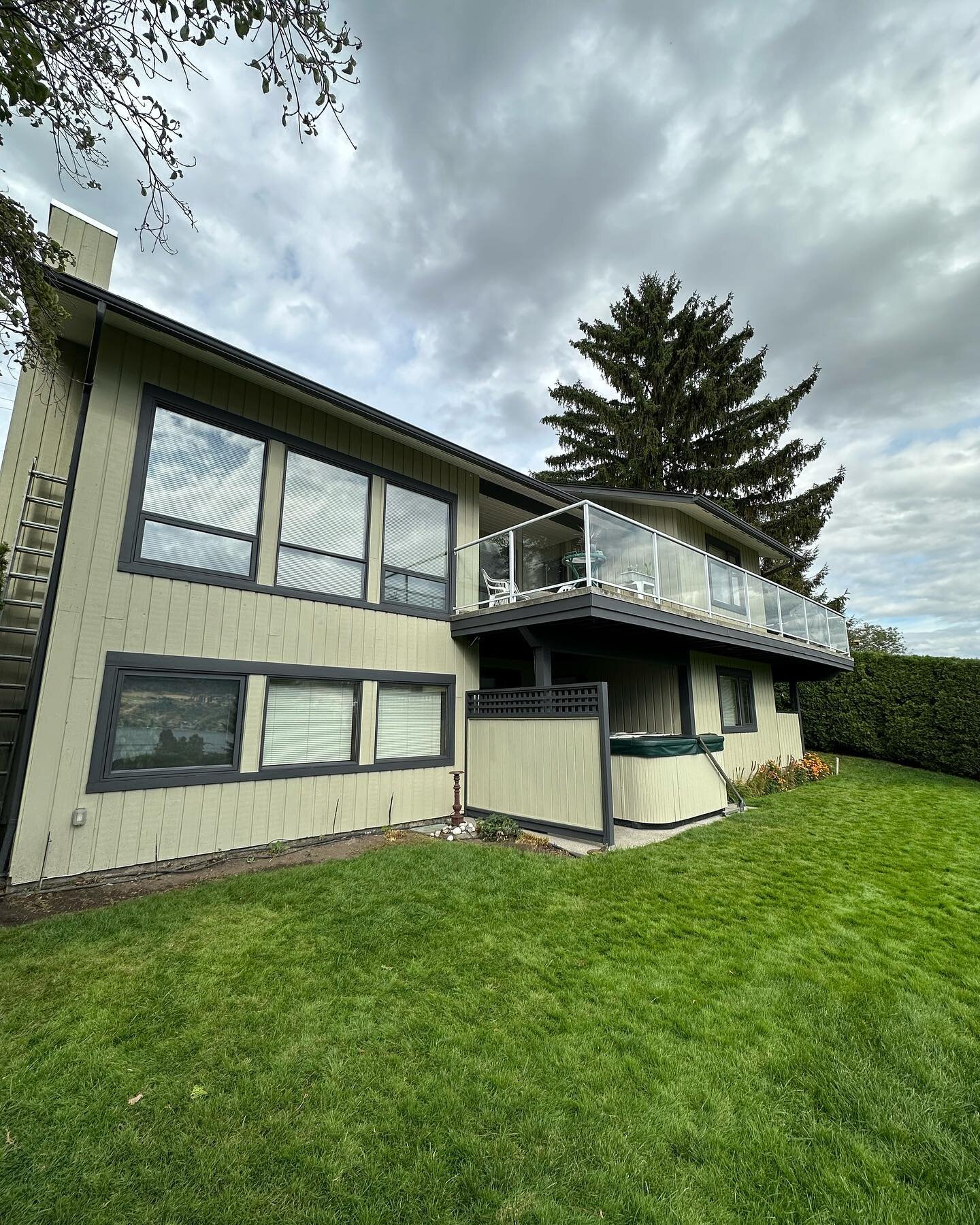 This colder weather has us reminiscing about the last exterior project of the summer

Full exterior restain with @benjaminmoore Arbourcoat stain on the all original, all wood siding, windows, soffits &amp; doors 👌

@benjaminmoorevernon 
@benjaminmoo