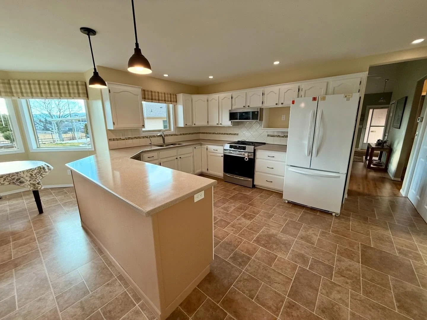 Two tone kitchen? This client wanted to add a creative twist!

Swiss Coffee by Benjamin Moore with Tiramisu for the island boxes/frames 👌