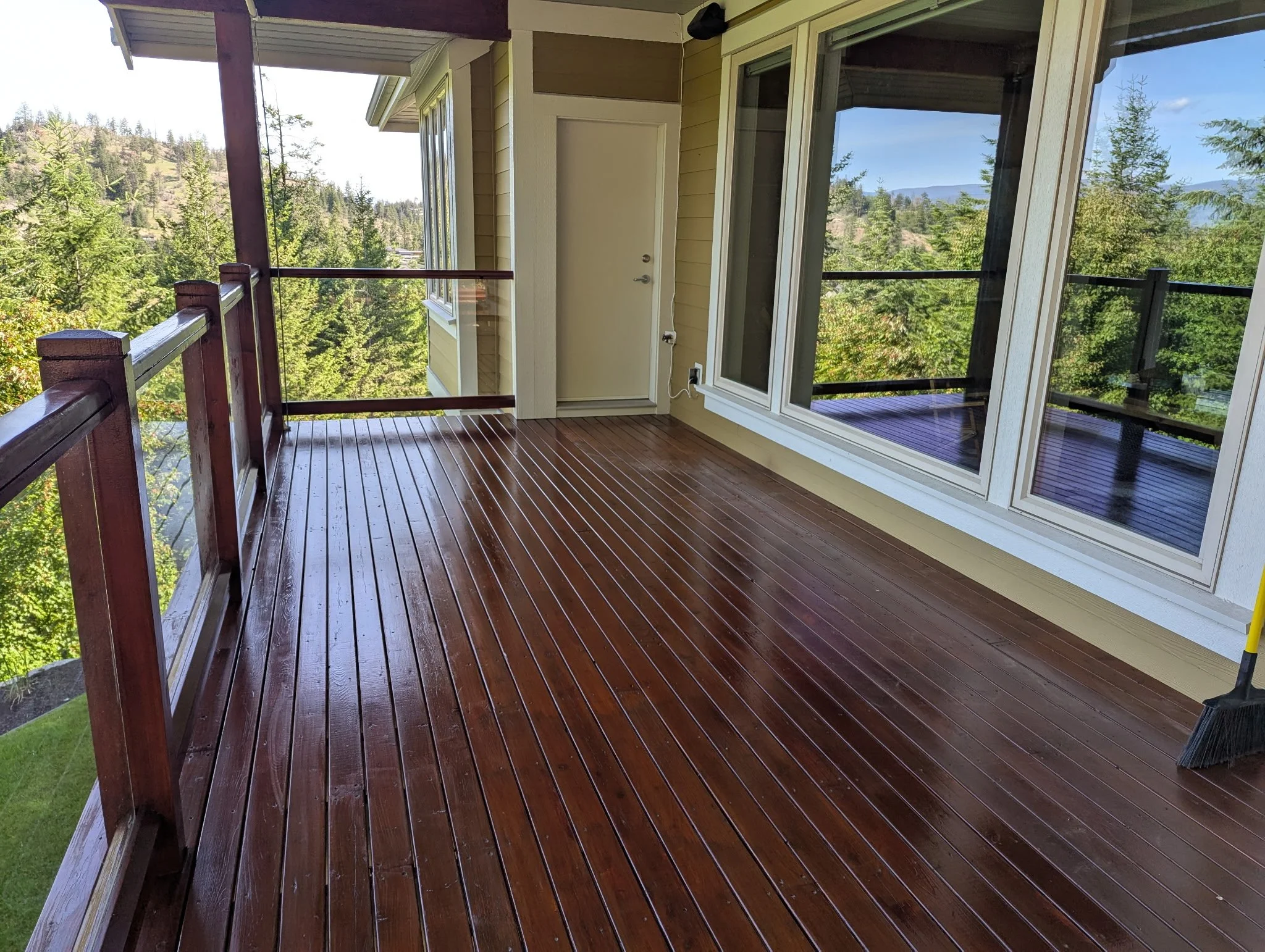 refinished-wood-deck-staining-on-vernon-bc-home-overlooking-the-okanagan