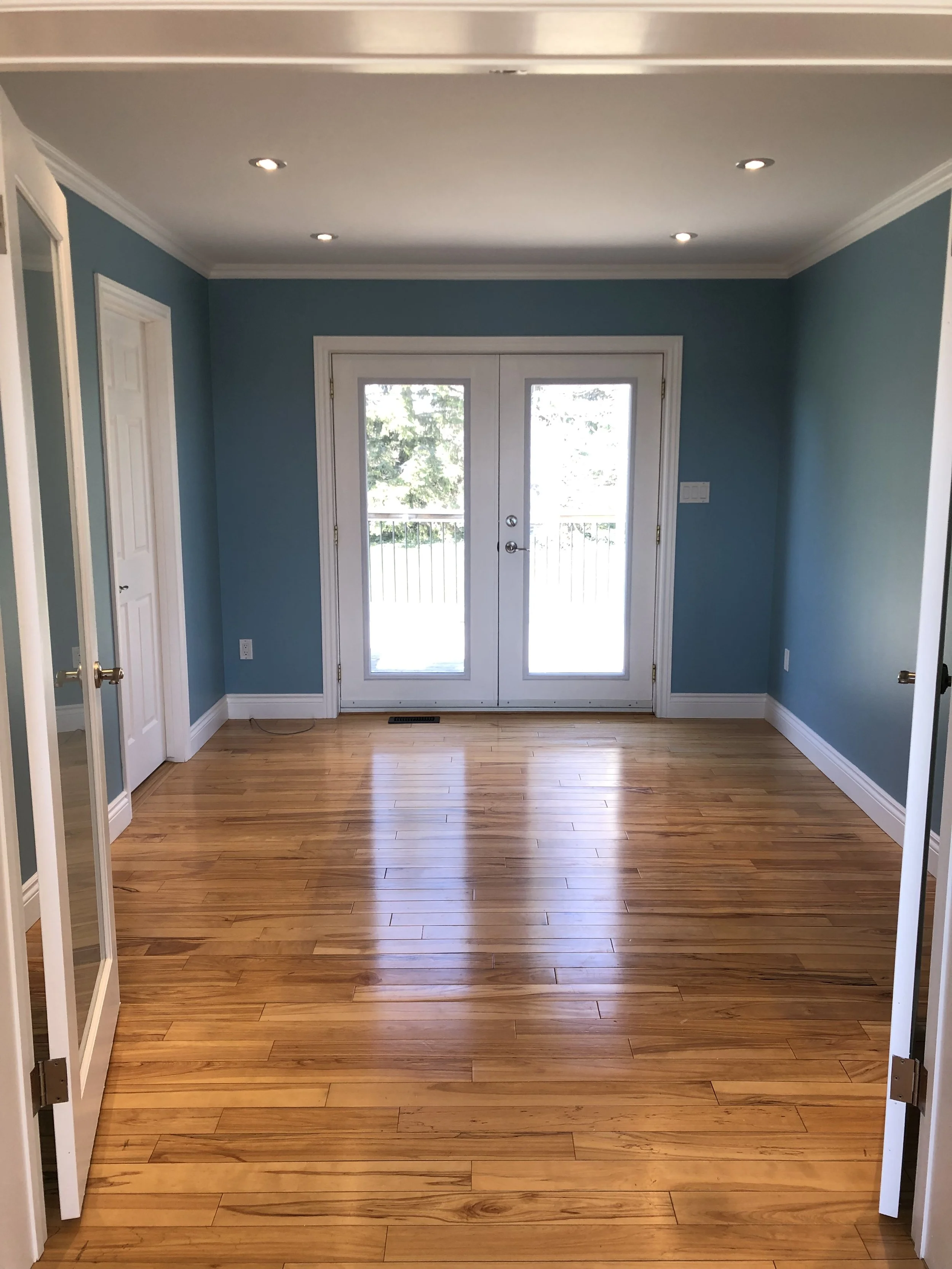 interior-repaint-with-teal-blue-walls-and-white-trim-in-vernon-bc-home
