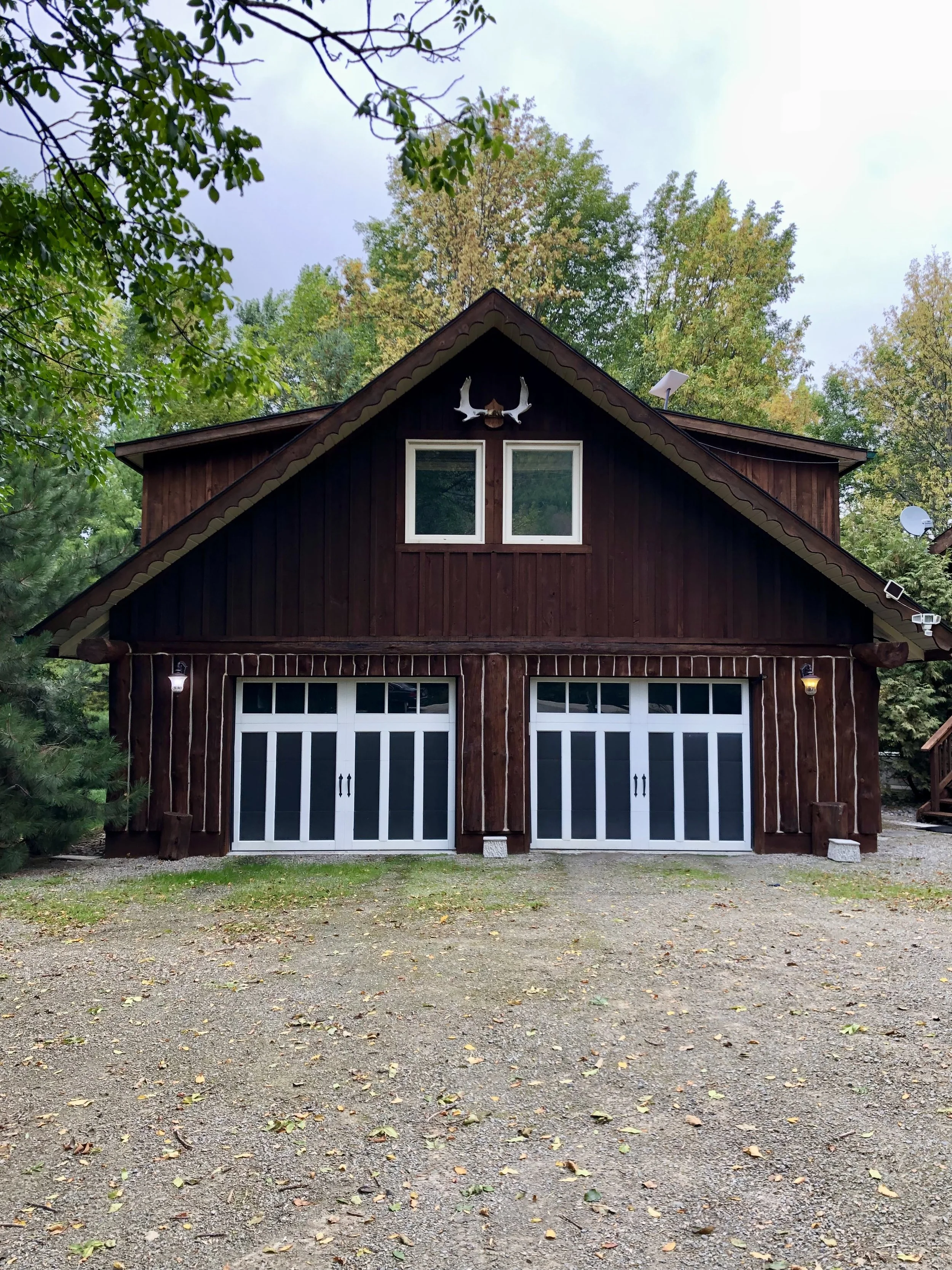 dark-stained-barn-style-garage-exterior-on-okanagan-property