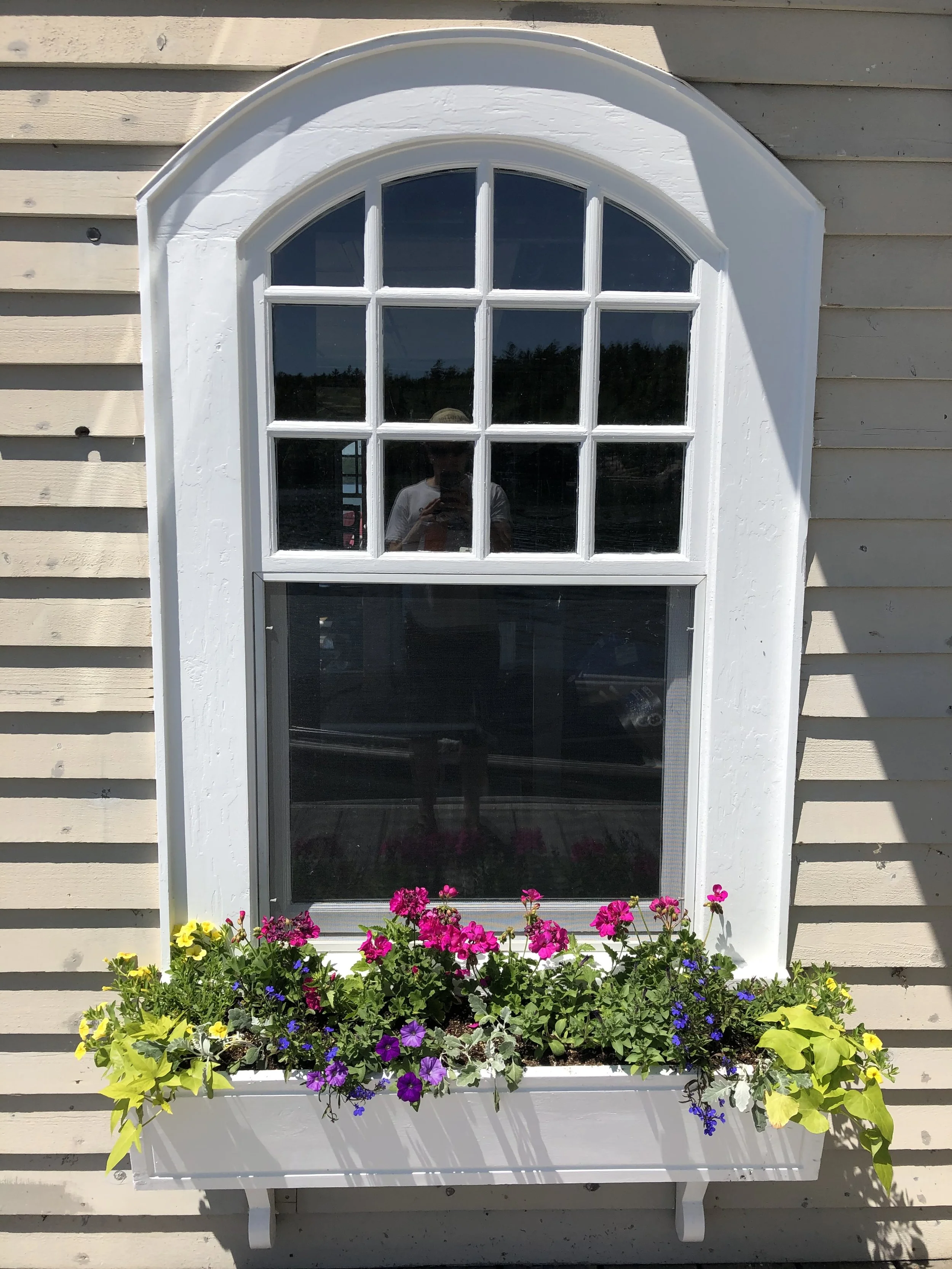 white-board-and-batten-exterior-painting-on-okanagan-home-with-flower-box