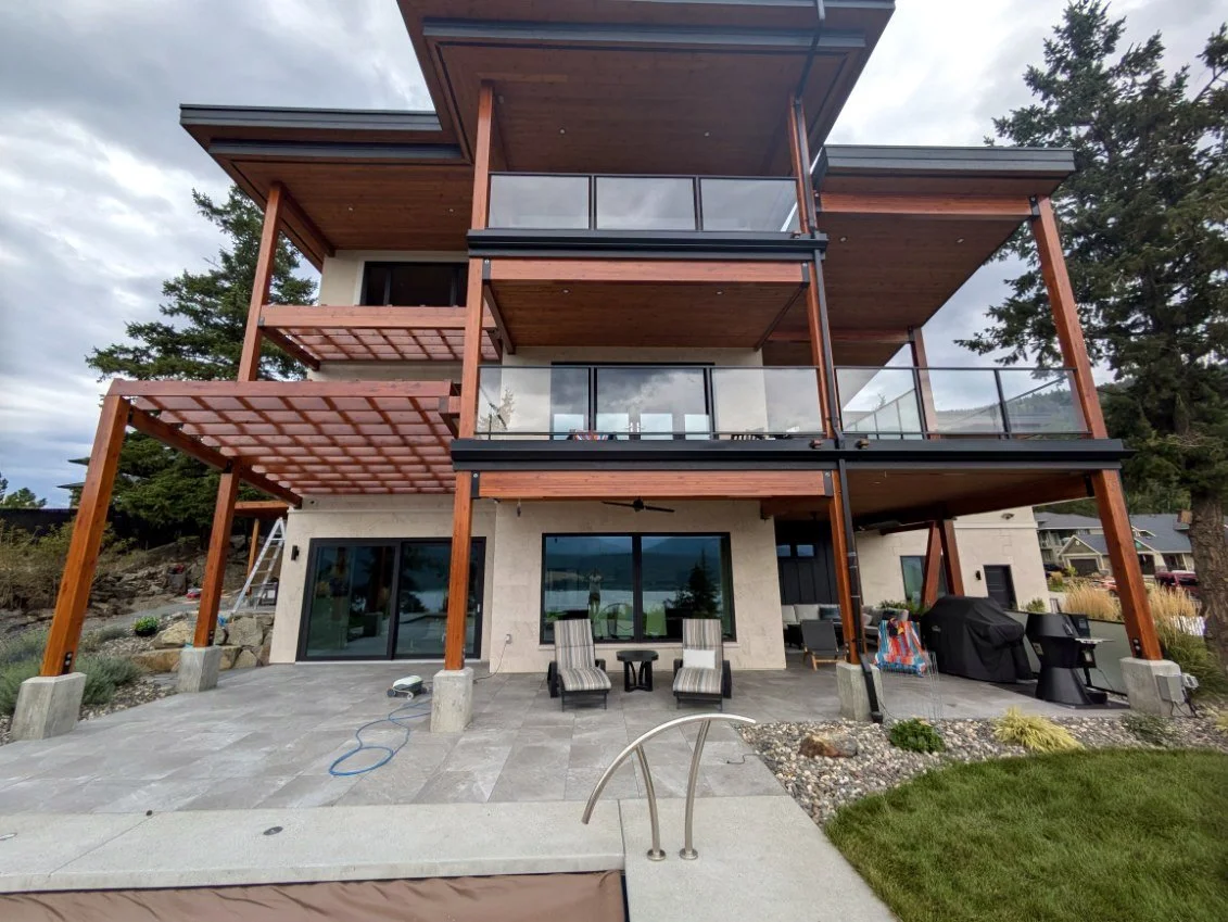 cedar-beam-staining-on-modern-okanagan-home-with-multi-level-decks