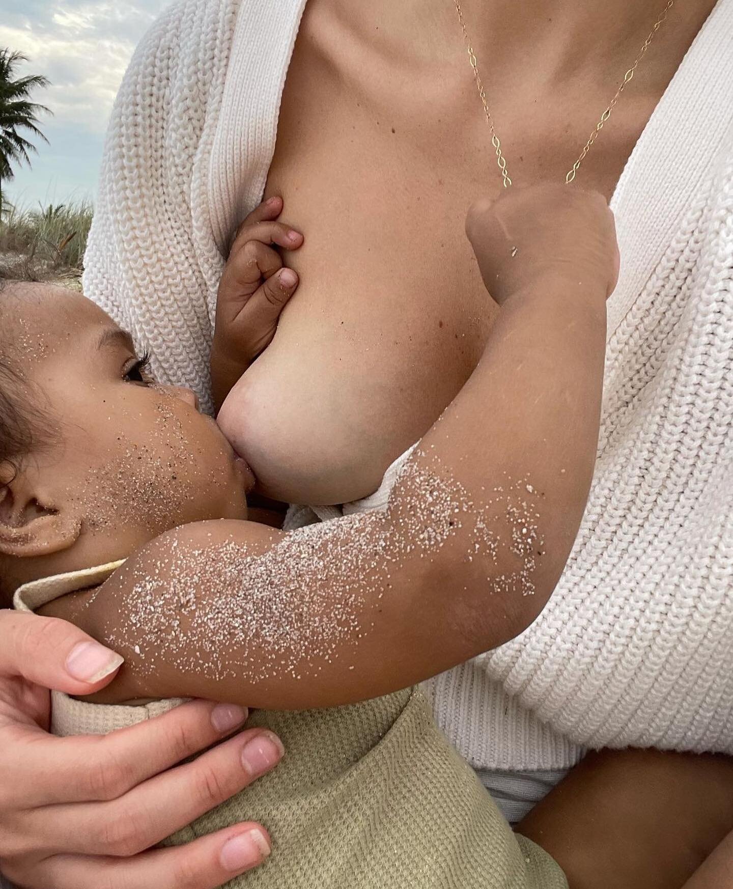 Be it body or bottle or a balance of both, there&rsquo;s no one right way to feed your little one - just the same as birth, it&rsquo;s about what&rsquo;s best for you and your baby! Being World Breastfeeding Week, I wanted to take a moment to explore