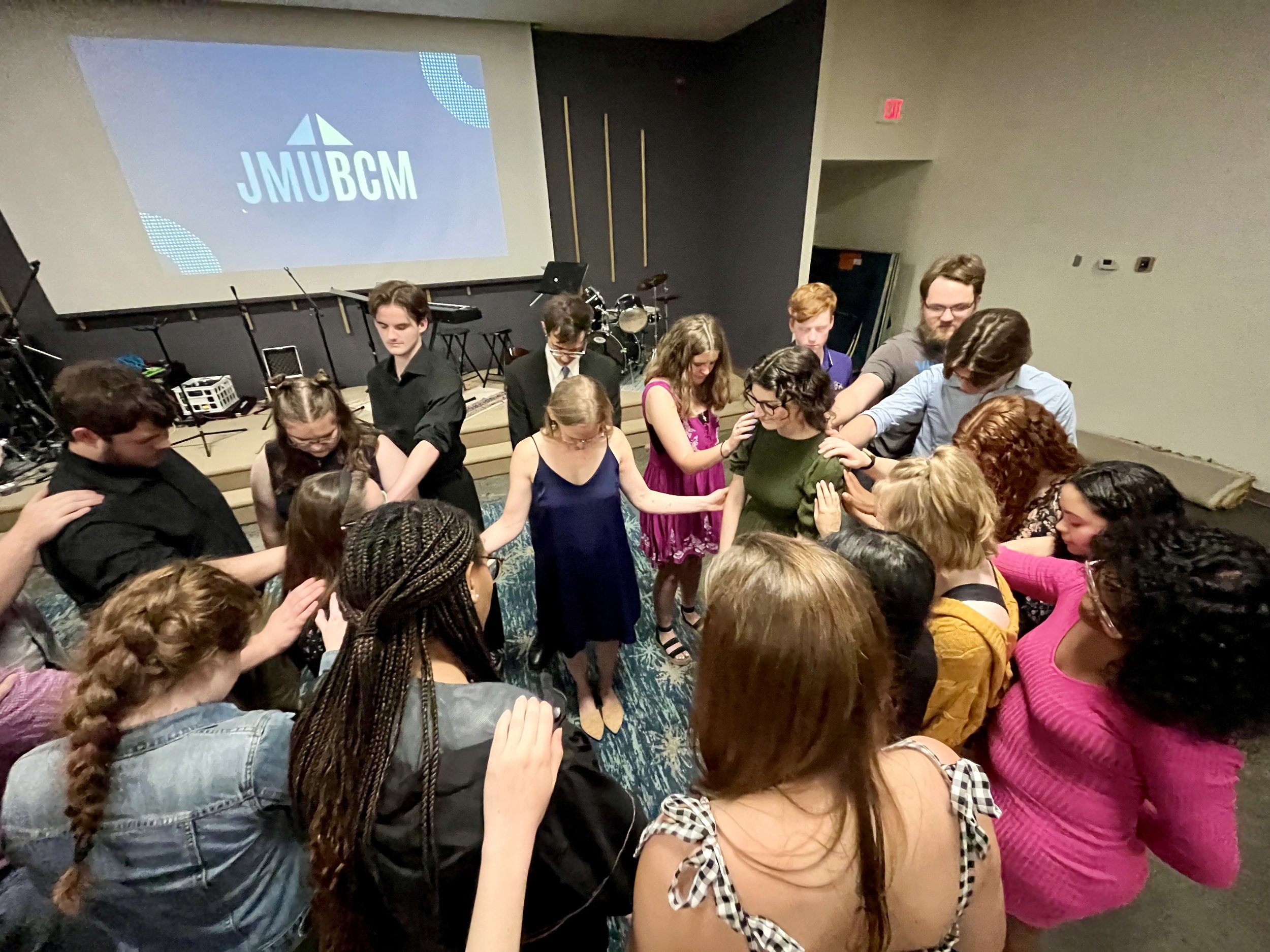 JMU students praying