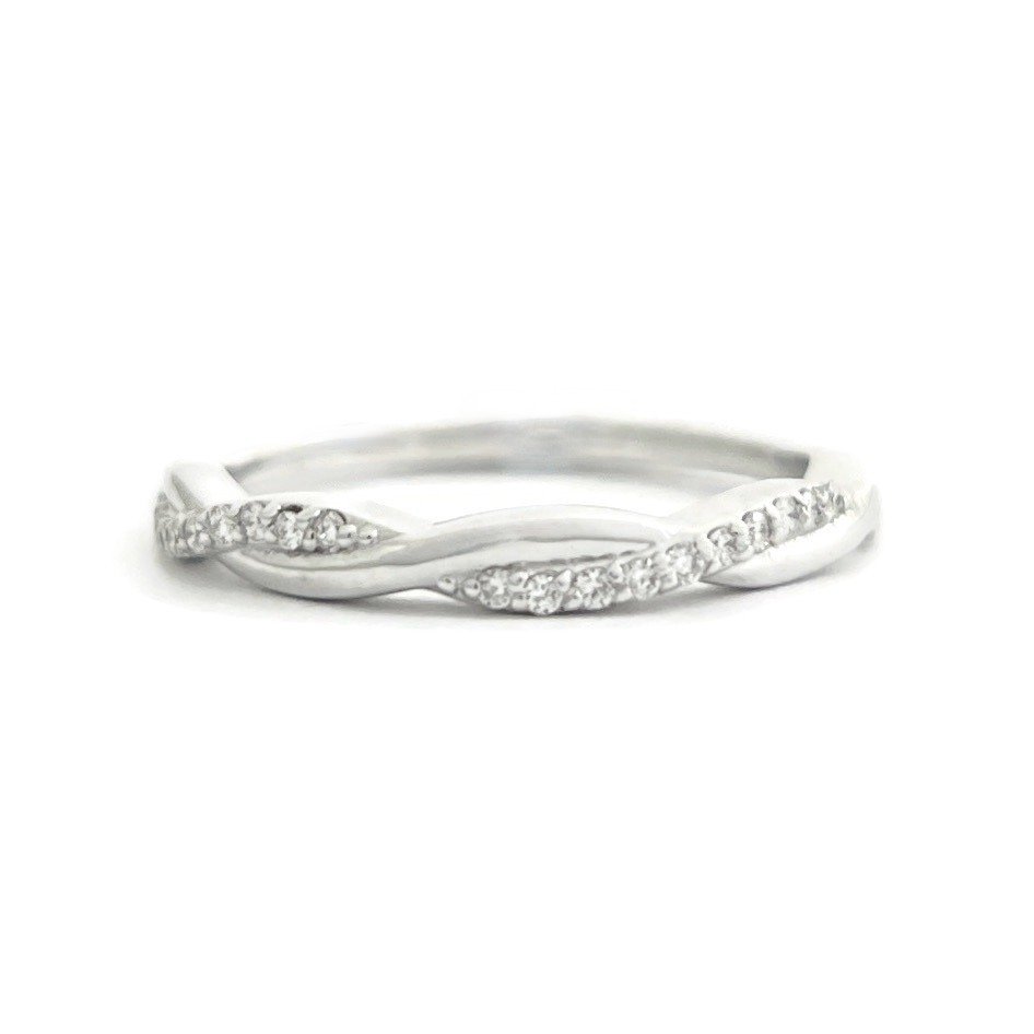 18K White Gold Round Diamond Twisted Engagement Ring