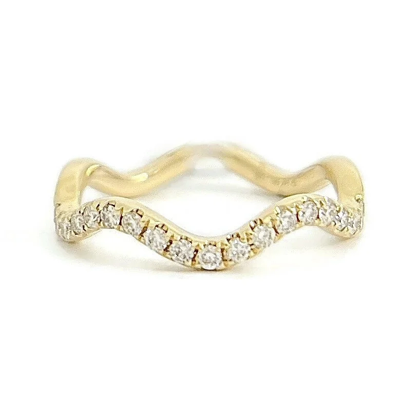 Wavy Zigzag Diamond Band Ring in Yellow Gold