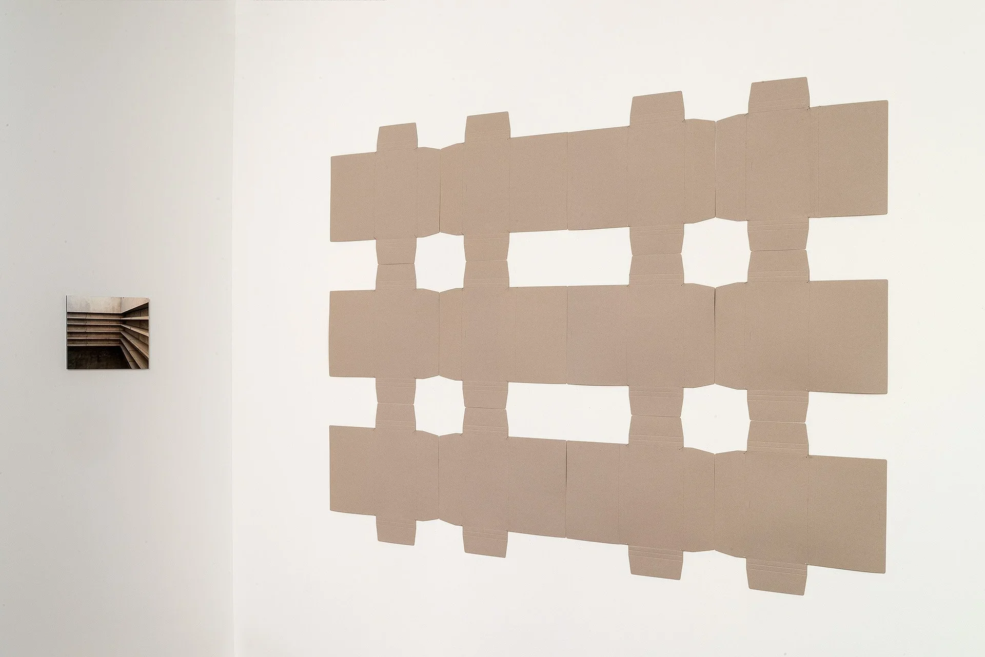 Gropius, Dessau, Graukarton