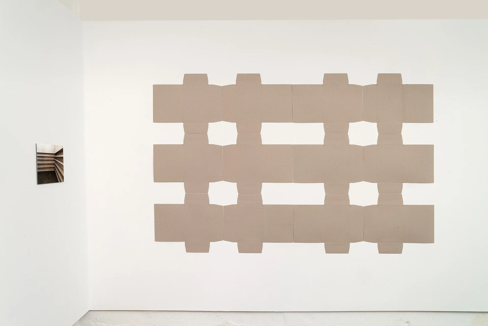 Gropius, Dessau, Graukarton