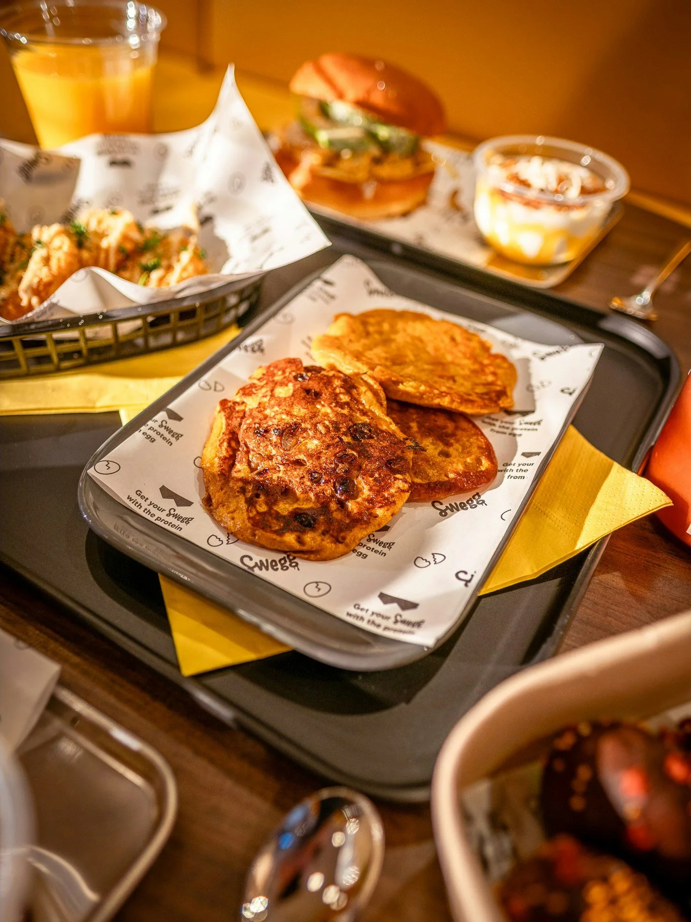 Onze nieuwe Pumpkin Pancakes zijn elke dag te bestellen maar je kunt ze ook dit weekend proberen tijdens de brunch op reservering. 🎃✨
Volgens oma&rsquo;s recept, zacht, zoet en perfect voor december.

Kom je langs in het weekend of vandaag?

#leiden