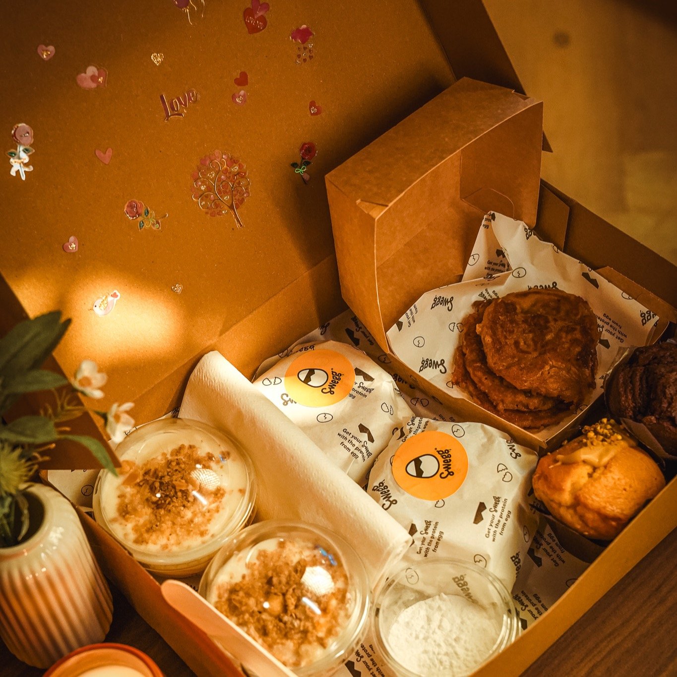 Morgen om 09:00 gaat het live.

Ons Valentijns Ontbijt op Bed 💛
&euro;25 euro.

We maken er maar een beperkt aantal.

Zet je wekker.
Bestel op tijd.

#Swegg #Valentijn #OntbijtOpBed