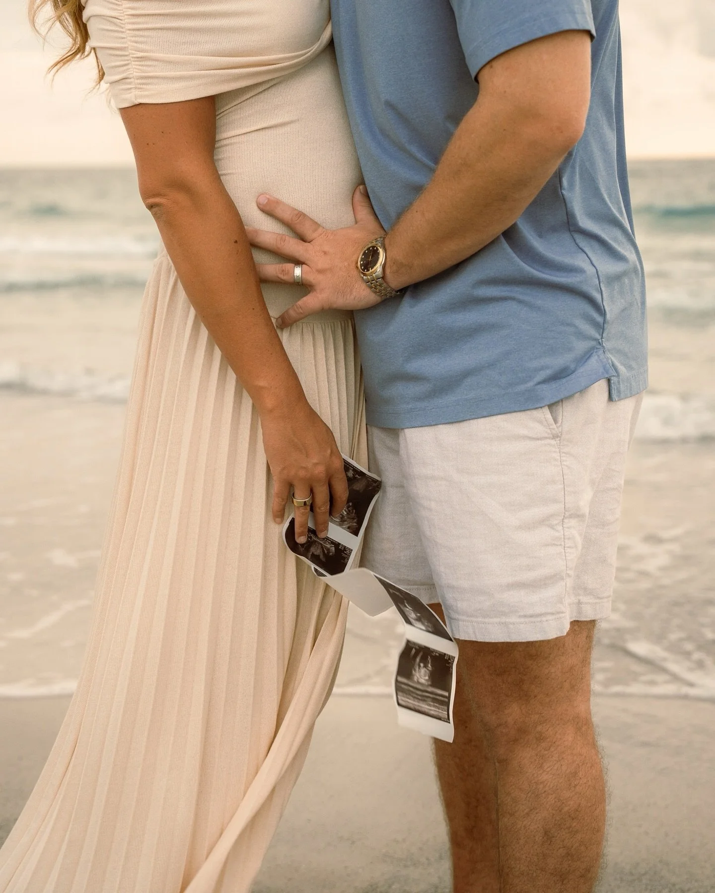 there is simply no bigger honor than being trusted to capture life&rsquo;s sweetest milestones 🤍 so grateful to have been apart of Ashlin and Benji&rsquo;s pregnancy announcement and gender reveal 💐
&bull;
&bull;
#clearwaterbeach #clearwaterbeachfl