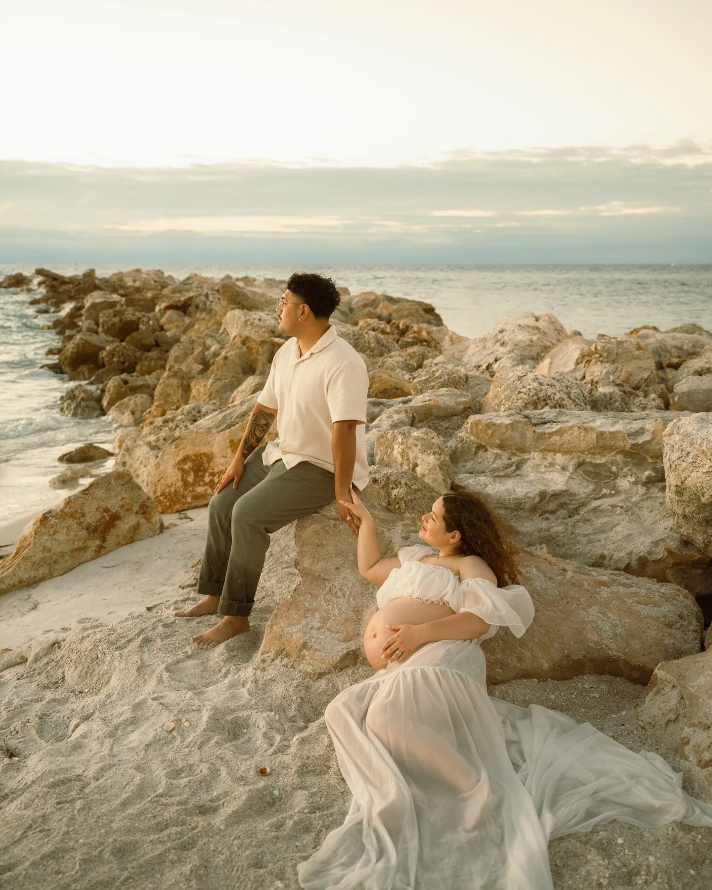 capturing these final moments of it being just the two of them🫶🏻🩵
&bull;
#clearwaterbeach #clearwaterbeachflorida #clearwaterphotographer #couplesphotographer #stpetersburg #stpetephotographer #indianrocksbeach #dunedinfl #stpetebeachphotographer 