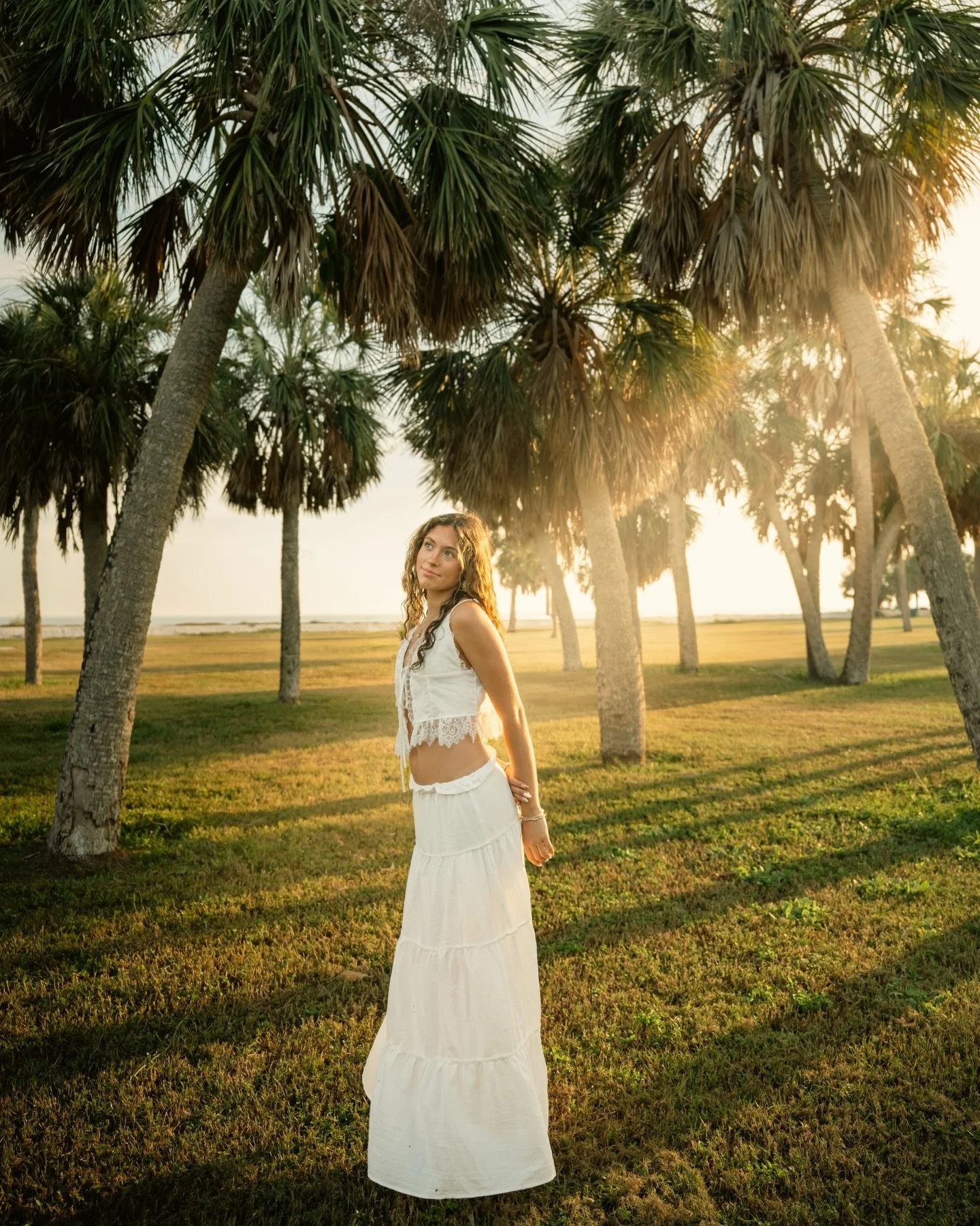 Starting off 2026 with Julia&rsquo;s dreamy senior session! I couldn&rsquo;t think of a more perfect setting for this beauty! Absolutely in awe of her✨🌴🫶🏻

#stpetephotographer #tampaphotographer #seniorpictures #clearwaterphotographer #seniorphoto