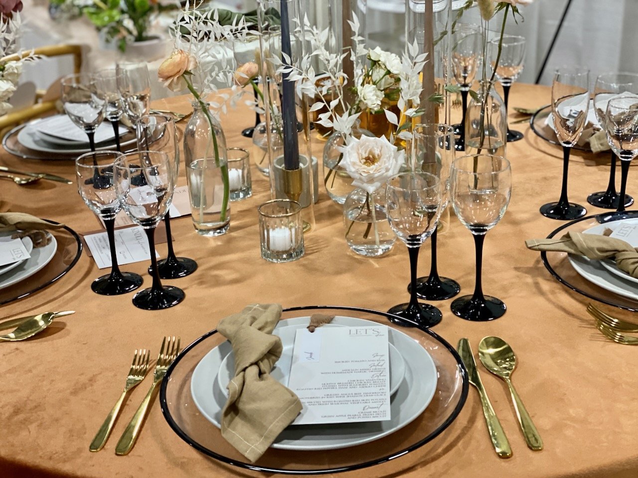tablescape-black-stem-glasses.jpeg