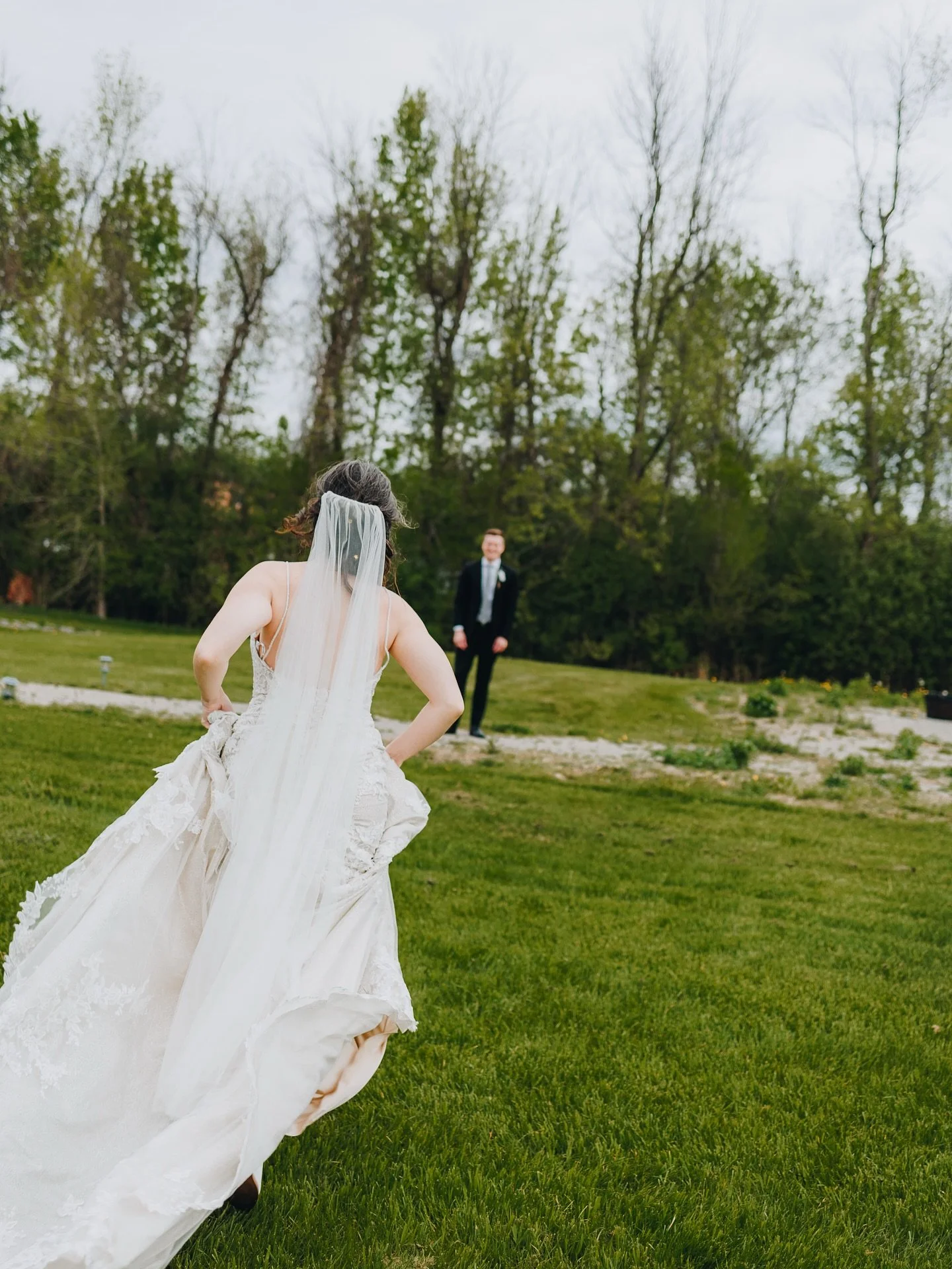 We haven&rsquo;t posted on here as much as we should - it&rsquo;s been a beautiful spring, full of heartfelt weddings and inspiring styled shoots that we still need to share.⁣
⁣
Here&rsquo;s a little peek from one of our fave: a bride running through