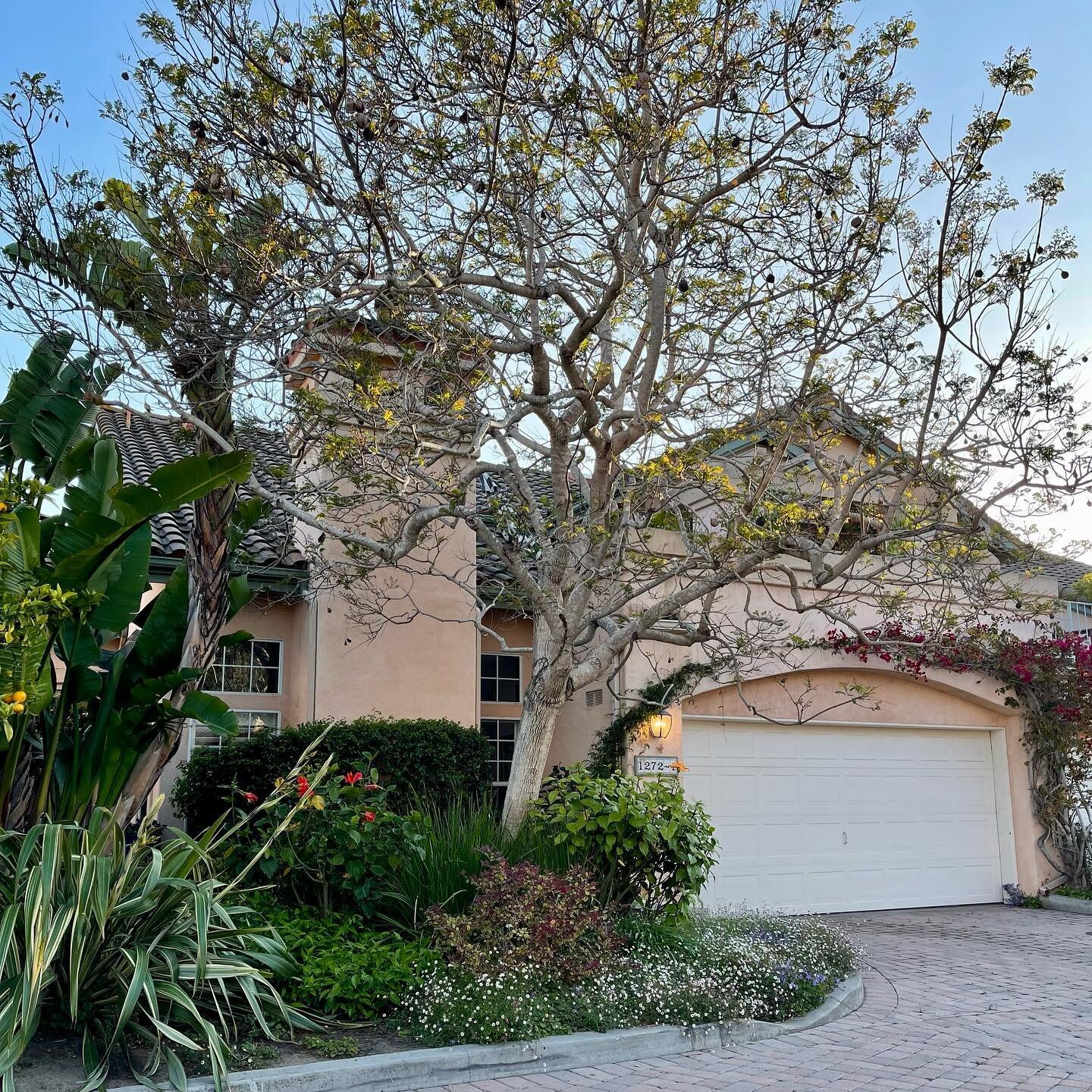 Sold ✨ 
.
.
1272-1 Cravens Lane
Carpinteria, CA 93013

3 Bed | 2.5 Bath | 1956 SqFt
Offered at $1,300,000
Represented the Seller

This beautiful Mediterranean home is located in the much sought-after &lsquo;Villas&rsquo; on Cravens Lane. The bright a