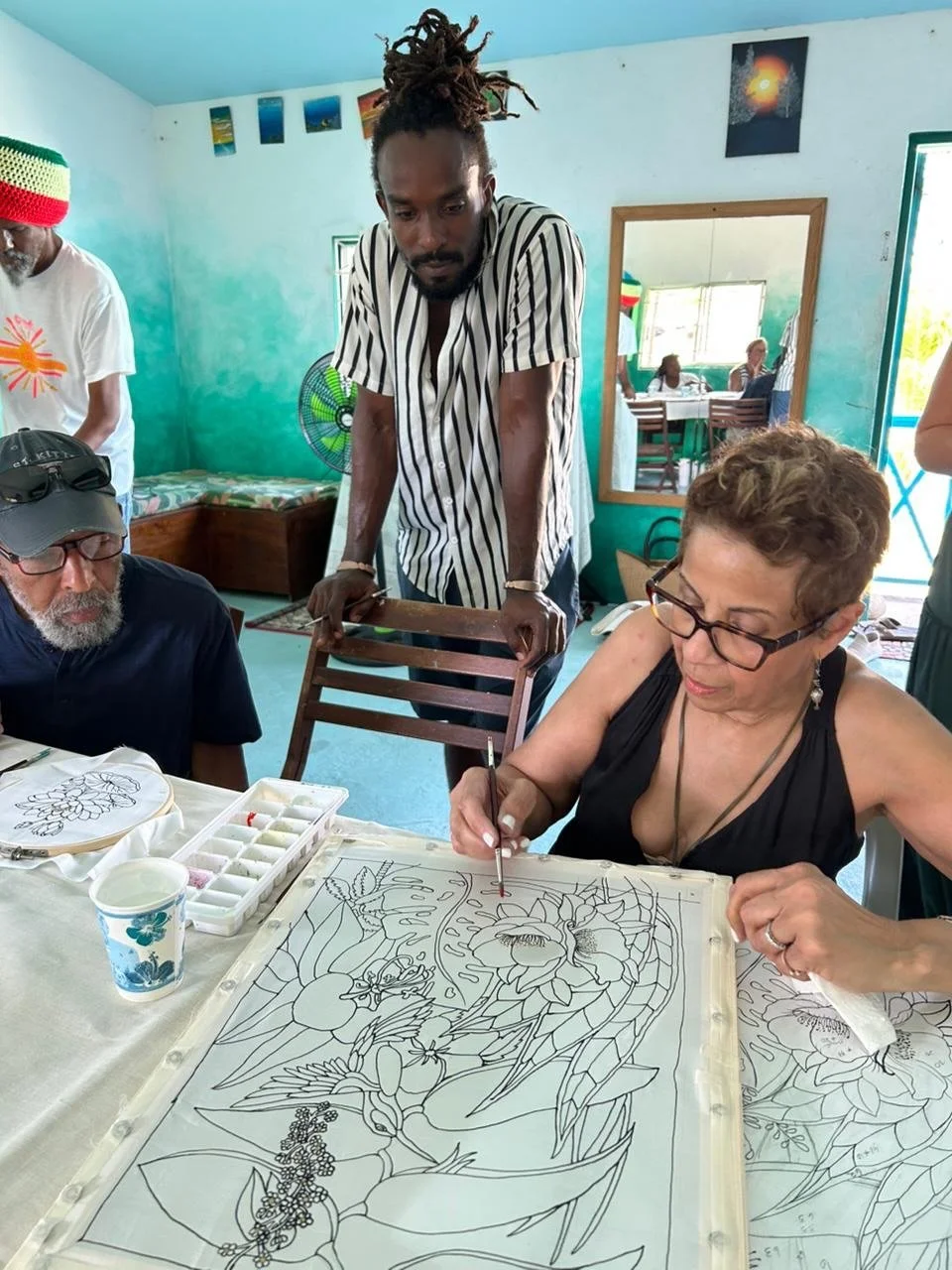 🇯🇲🇨🇦 We recently had the pleasure of welcoming Jamaican-Canadian artist Janice Garel to our Creative Arts Centre for a special one-day silk painting workshop inspired by the vibrant island beauty of Bequia. 🌺🦋🌼

During this hands-on session, p