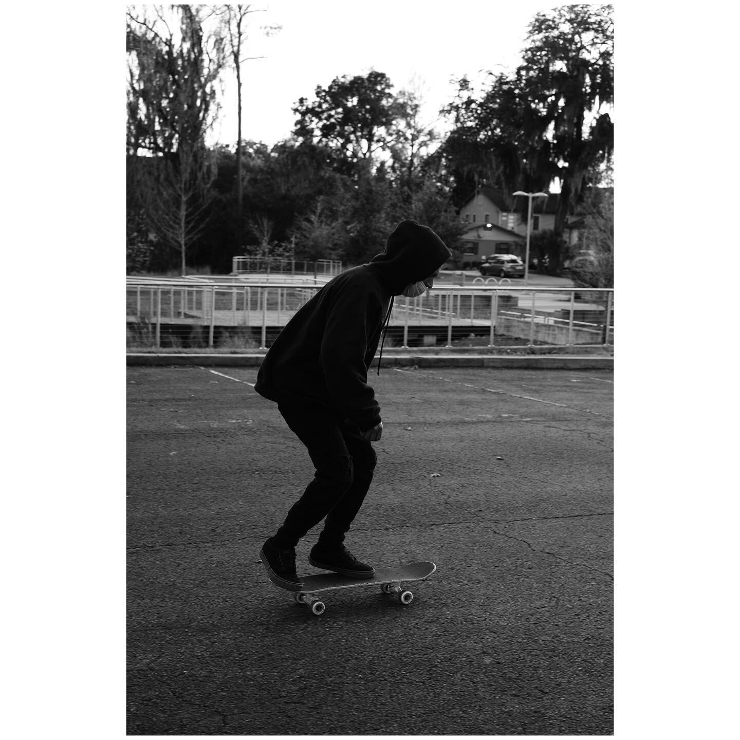 skater
.
.
.
.

#blackandwhite #blackandwhitephotography #Fuji #FujiXT4 #XT4 #photography #dailychallenge #digitalphotography #affinityphoto #fujilove #myfujilove #streetphotography #street #skateboard #skating