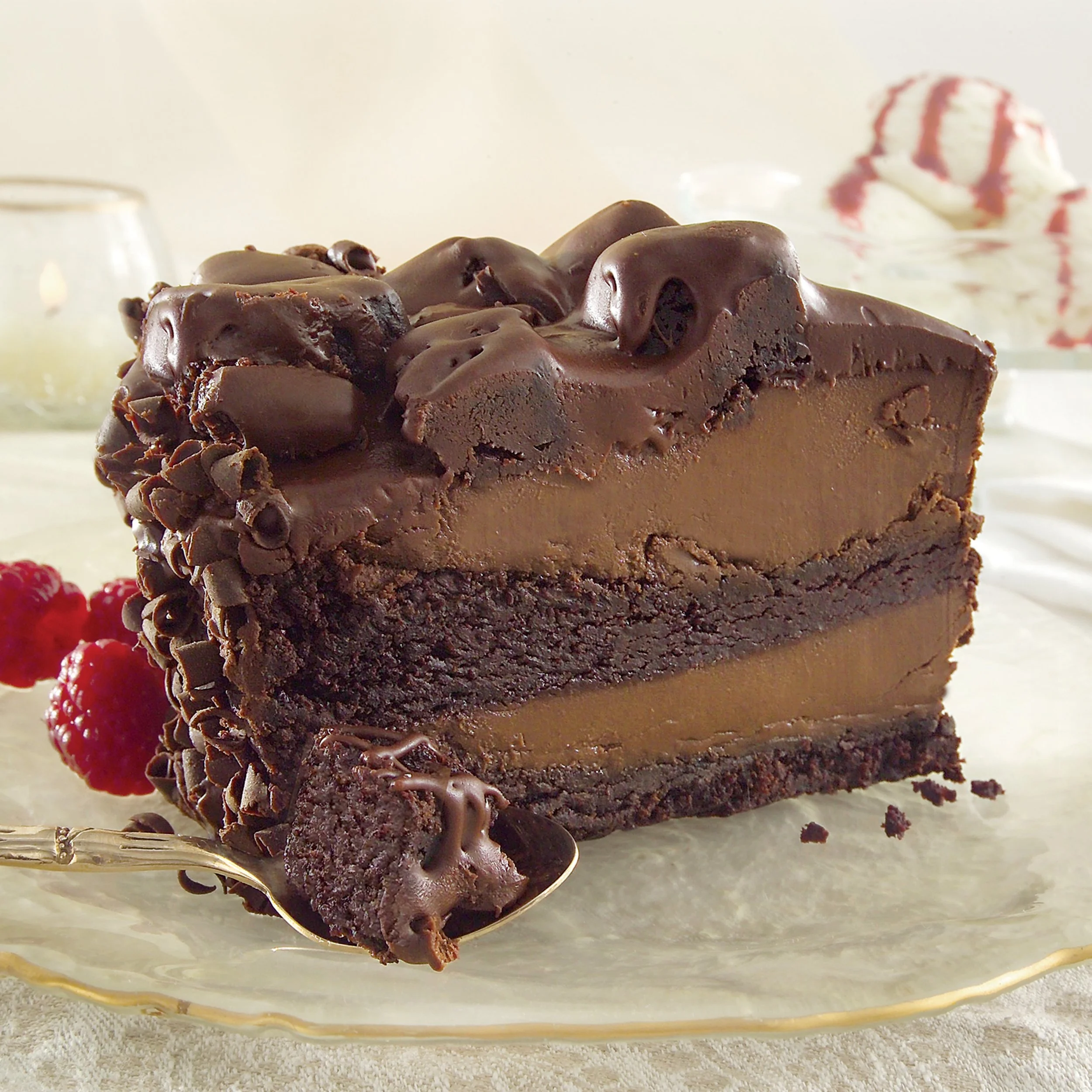 Choc'late Lovin' Spoon Cake®
A giant mouthful of chocolate pudding between two layers of dark, moist, chocolate drenched chocolate cake