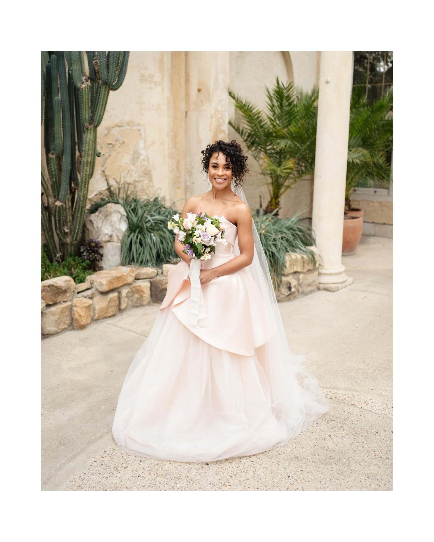 Elegance lives in the details.

#LuxuryWeddingPhotographer
#FineArtWedding
#EditorialWedding
#UKBride
#LuxuryBride

Wedding Planner - @weddingsbyfreyajane
Venue - @syonparkevents
Florist - @flourishandgrace
Dress - @maramariebridal
