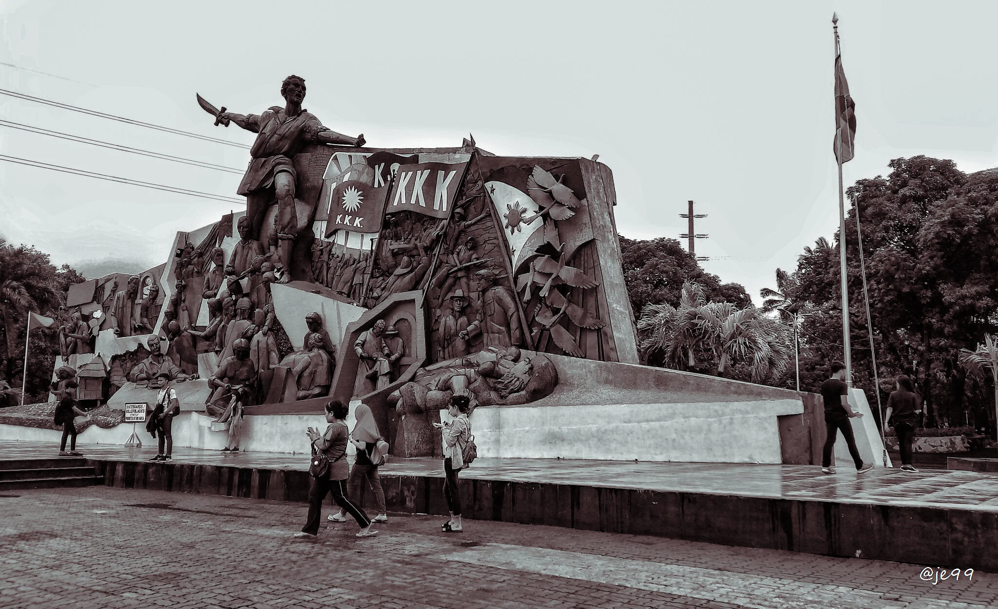 "Katipunan KKK monument"
The Philippine revolutionary society statue in Manila