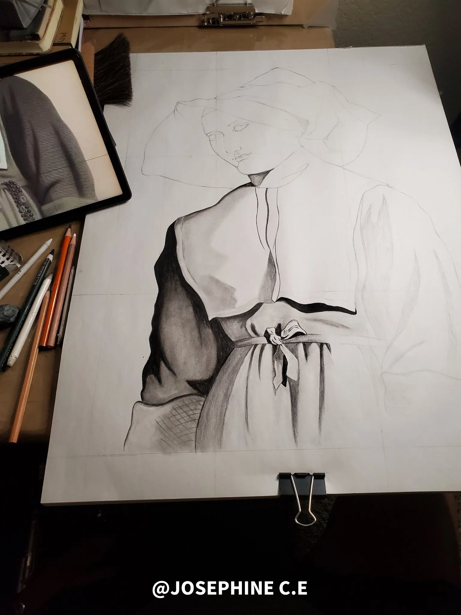 Drawing of a woman in historical attire, partly sketched, with a focus on her dress with a tied ribbon, while her face and hat are only lightly outlined.