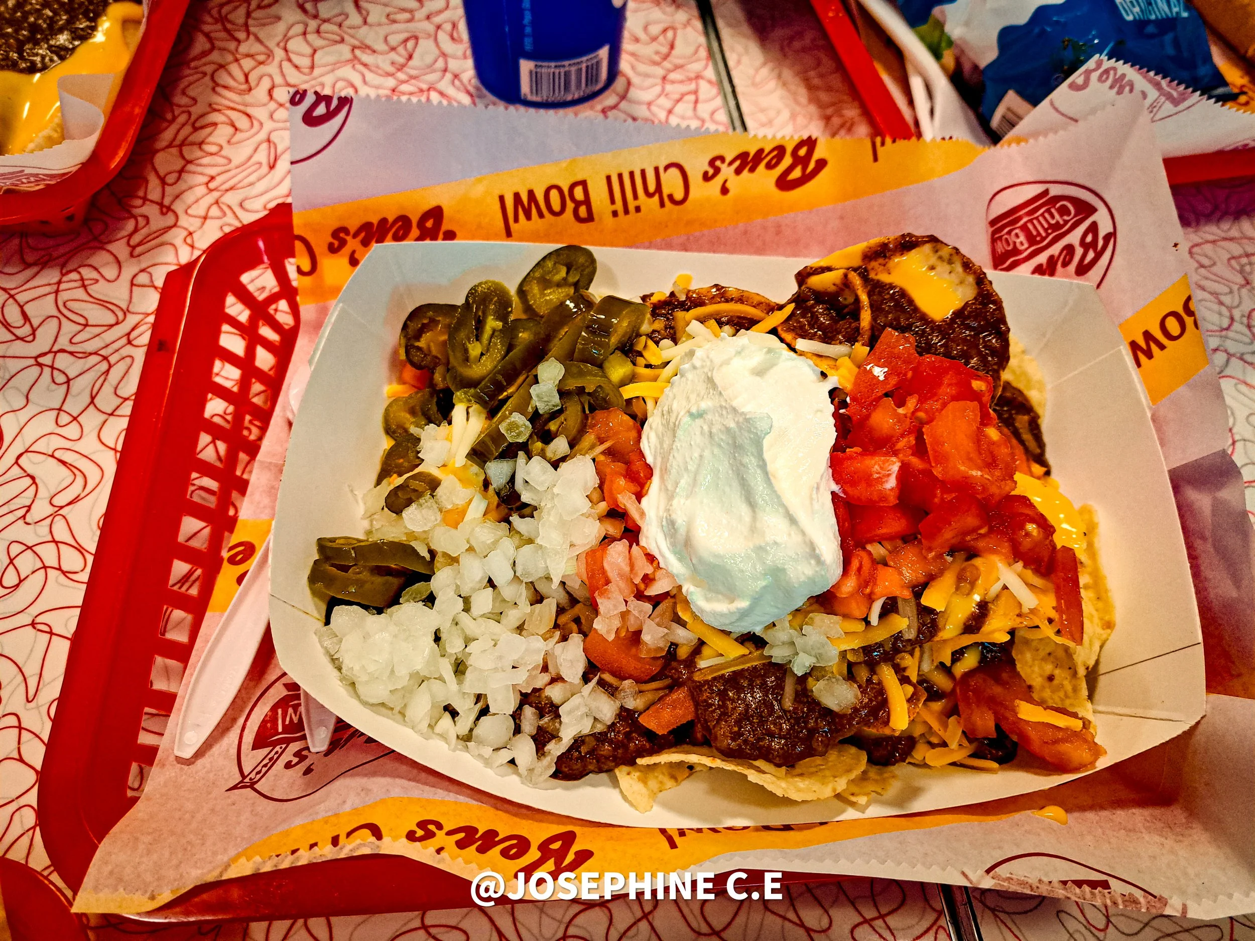 I honestly did not take advantage to fully feel the moment of eating the chili, and it wasn't my taste at that time.