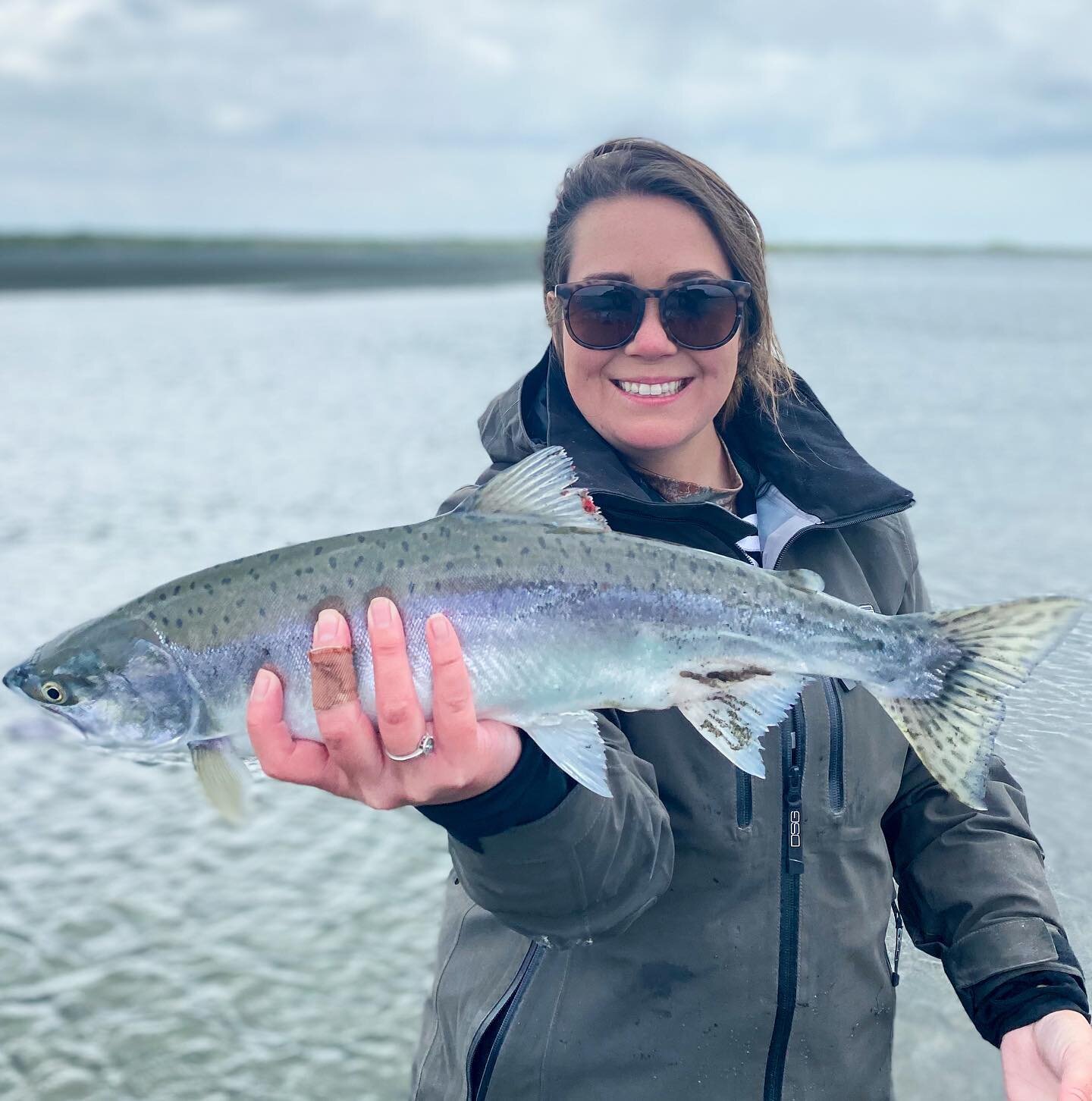 Happy Hump Day 🐪 
.
.
#flyfishing #riverfishing #girlswhofish #ladyangler #dsgfish #doingsomethinggreat #pinksalmon #alaska #tsuiriver #summerfishing #tugisthedrug #humpbacksalmon #womenfishingnetwork