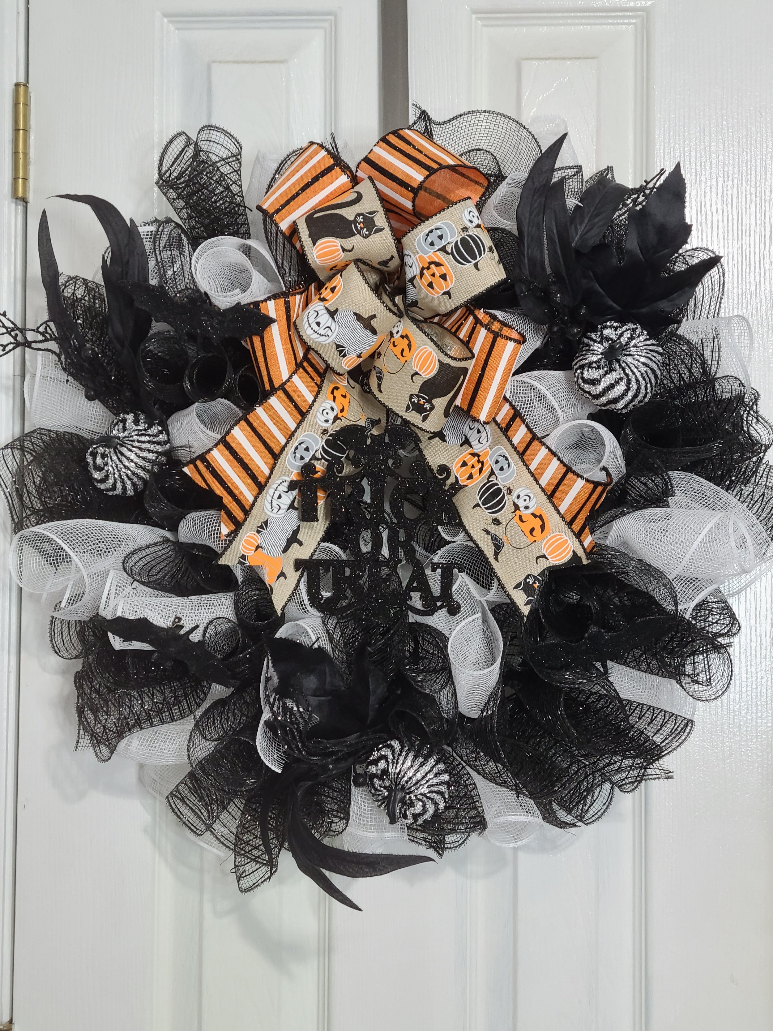 Halloween wreath b&w