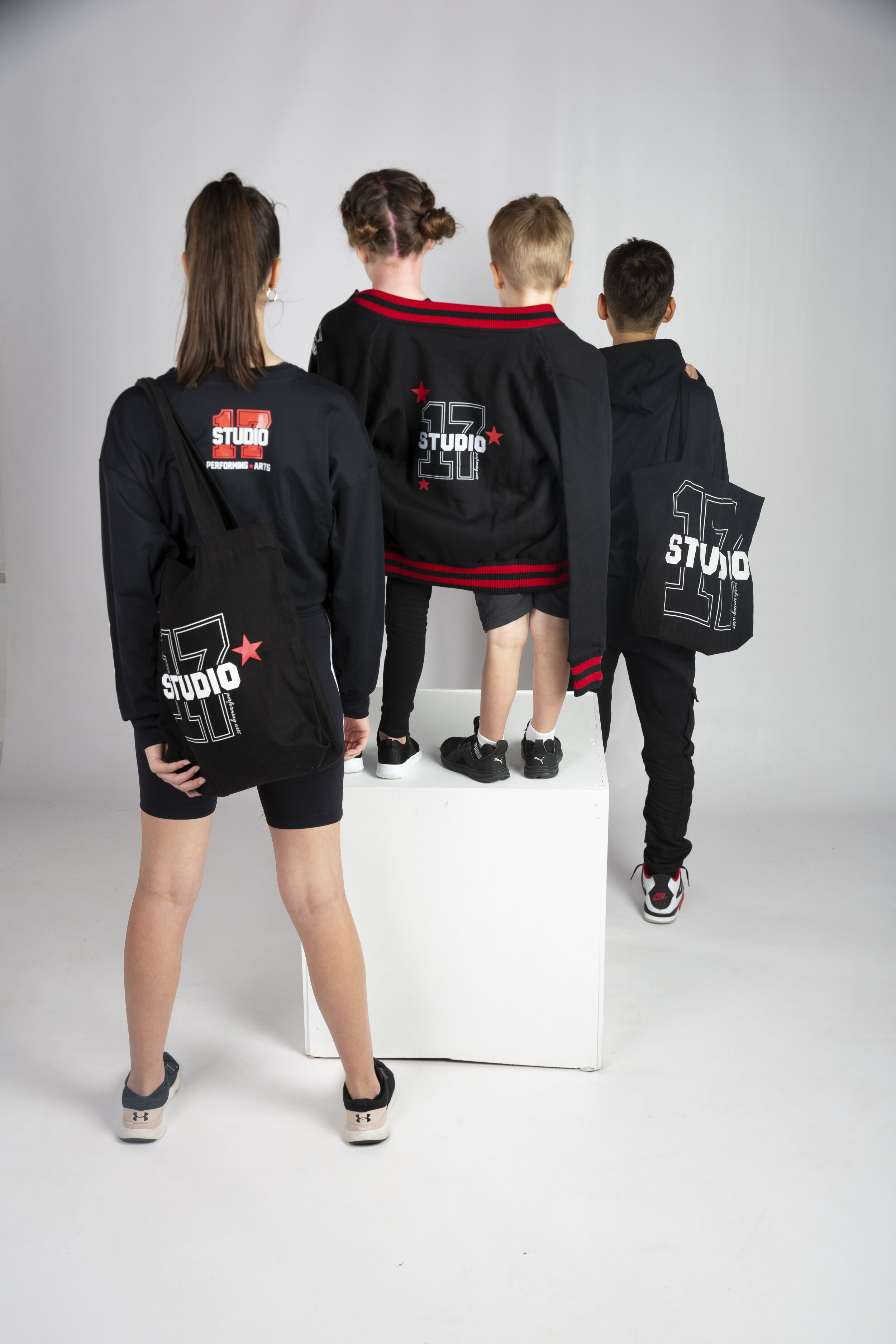 UNIFORM9-S17.jpg