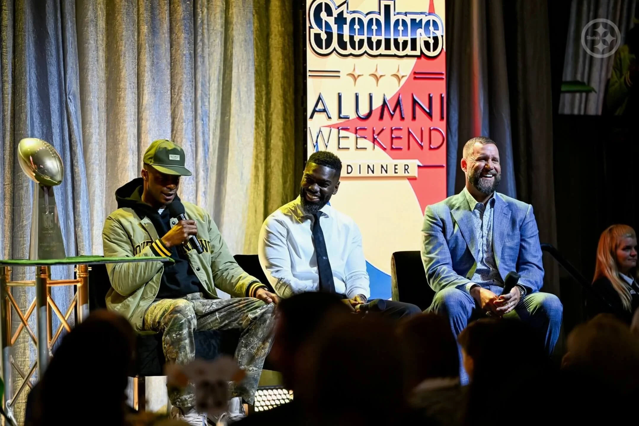 Steelers - Alumni Dinner - Stage Design & Video Wall - Wallflower Event Design - 14.jpeg