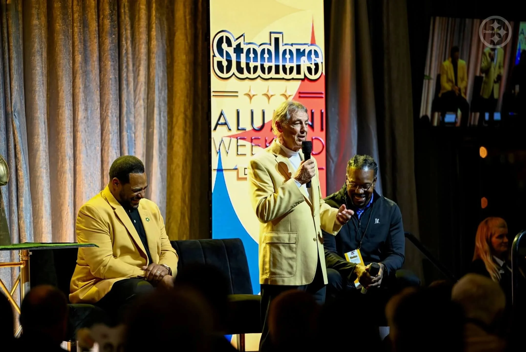 Steelers - Alumni Dinner - Stage Design & Video Wall - Wallflower Event Design - 15.jpeg