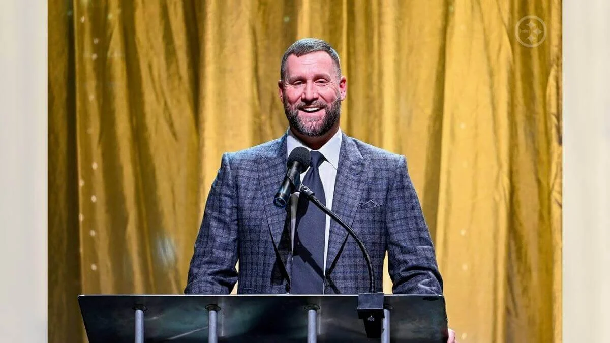 Steelers - Hall of Honor - Stage Design & Video Wall - Wallflower Event Design - 18.jpeg